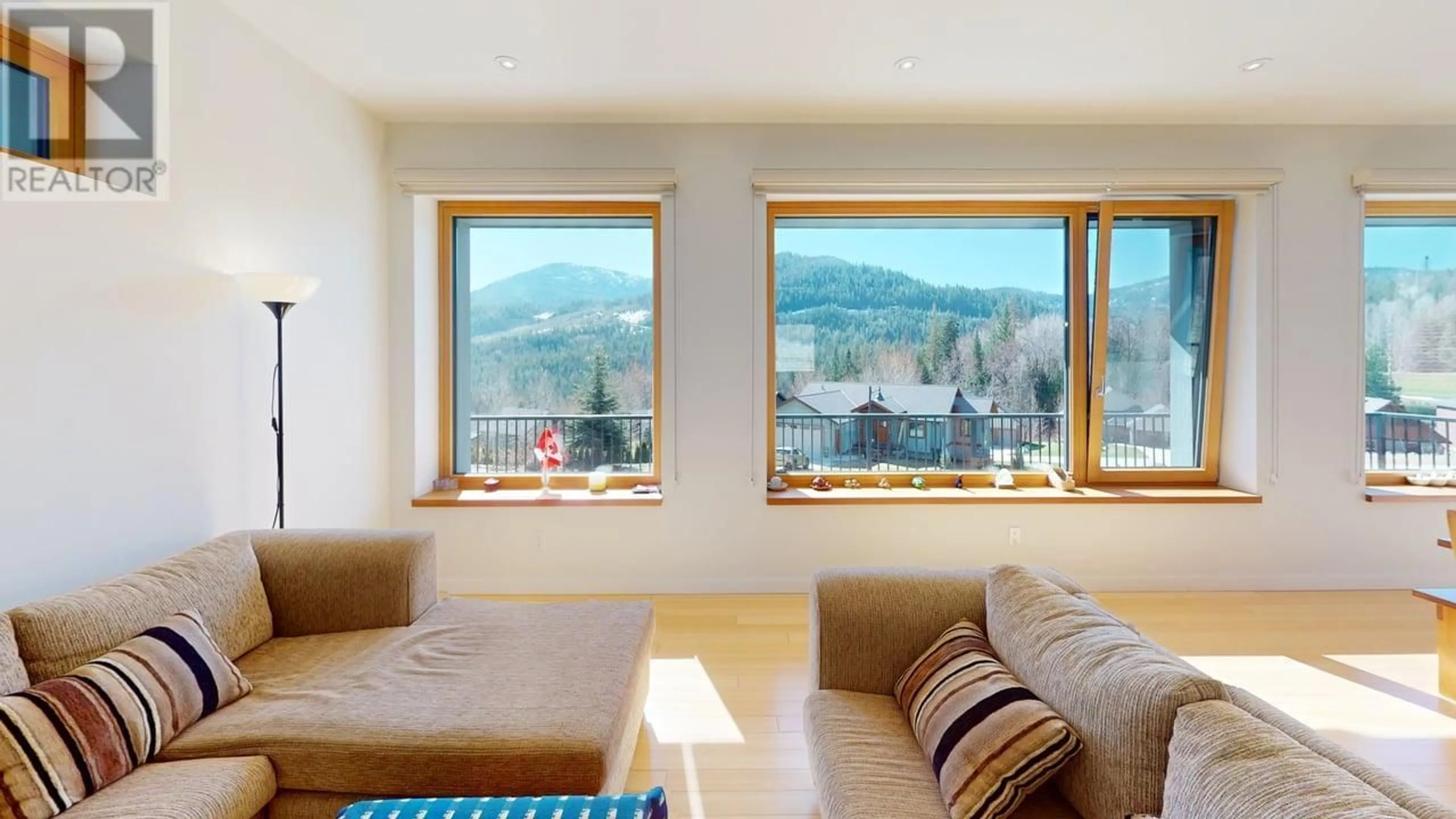 Living room with furniture, unknown for 1006 SILVERTIP ROAD, Rossland British Columbia V0G1Y0