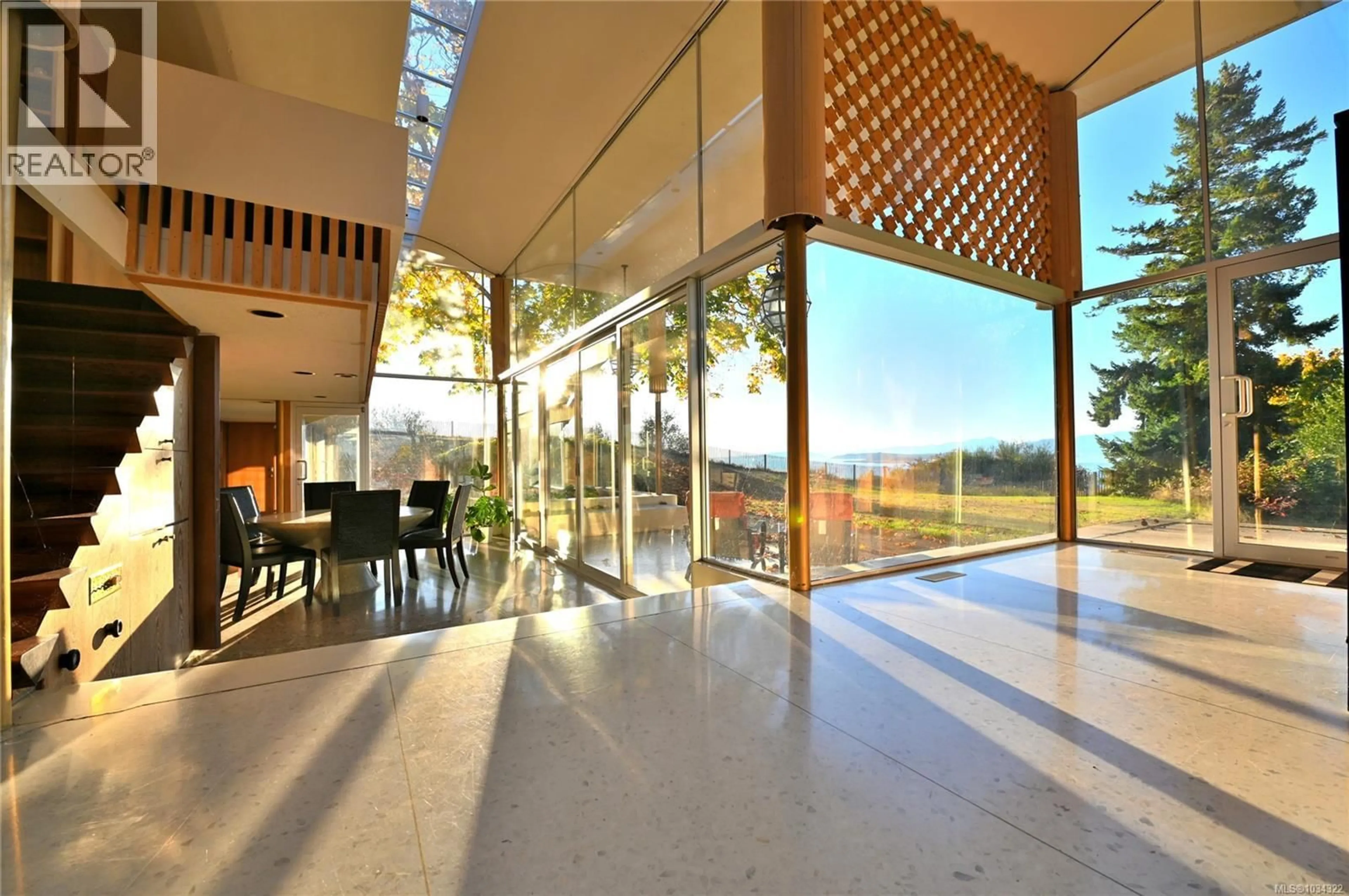 Indoor foyer for 1133 MOORE ROAD, Comox British Columbia V9M3X1