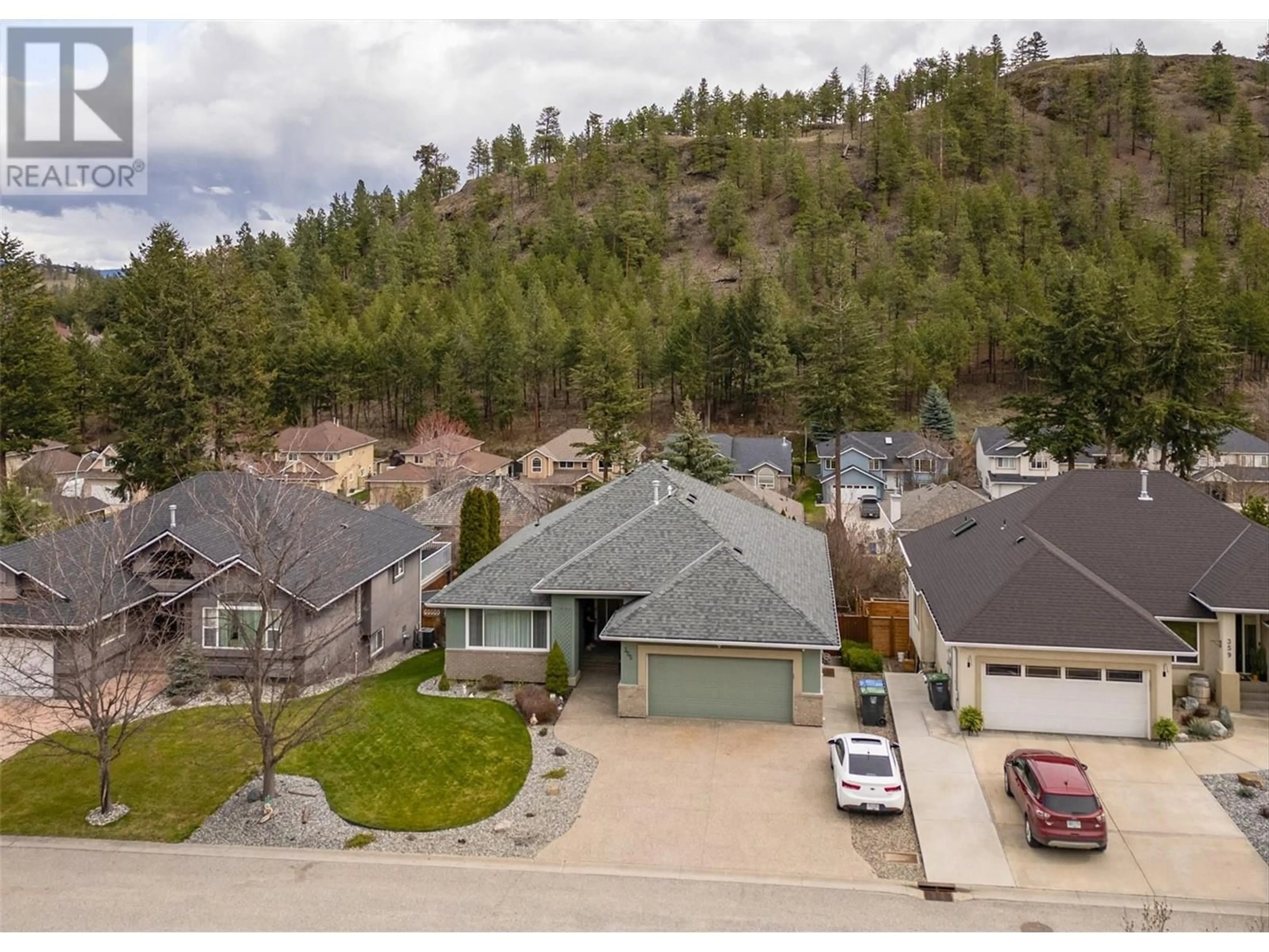 A pic from outside/outdoor area/front of a property/back of a property/a pic from drone, mountain view for 355 WOODPARK CRESCENT, Kelowna British Columbia V1V2L4