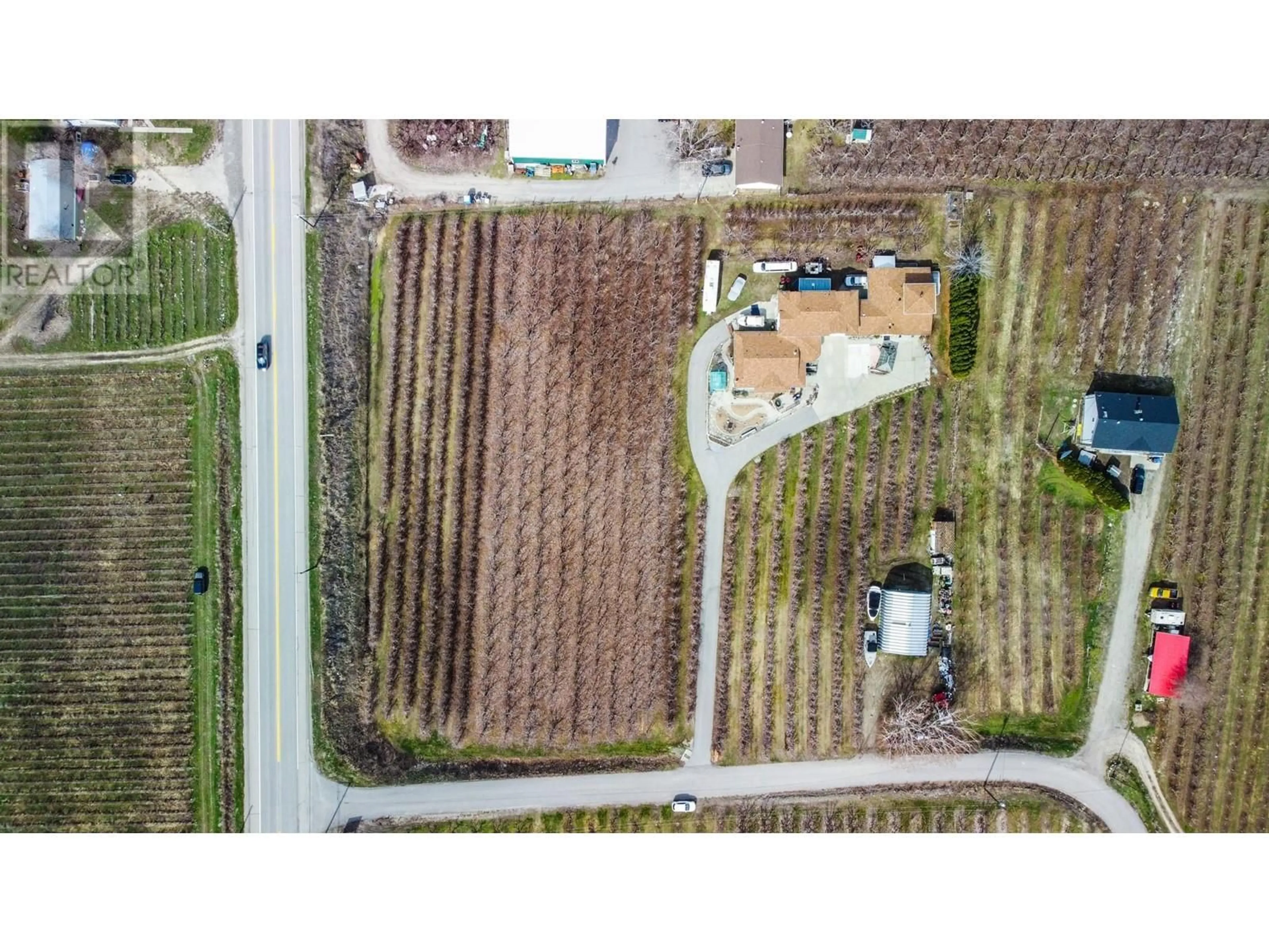 A pic from outside/outdoor area/front of a property/back of a property/a pic from drone, street for 384 19 ROAD, Oliver British Columbia V0H1T1
