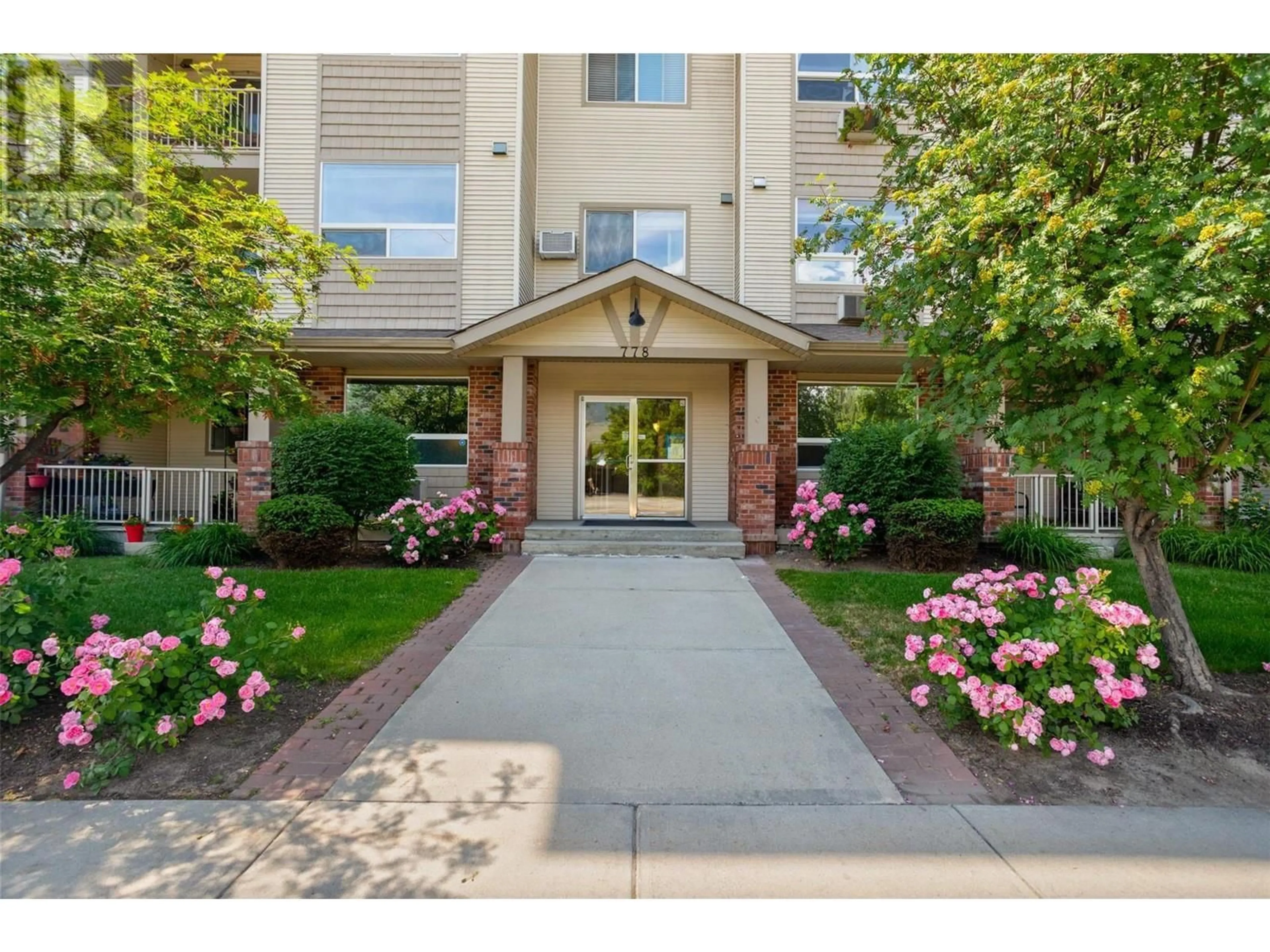 Indoor foyer for 413 - 778 RUTLAND ROAD NORTH, Kelowna British Columbia V1X8B3