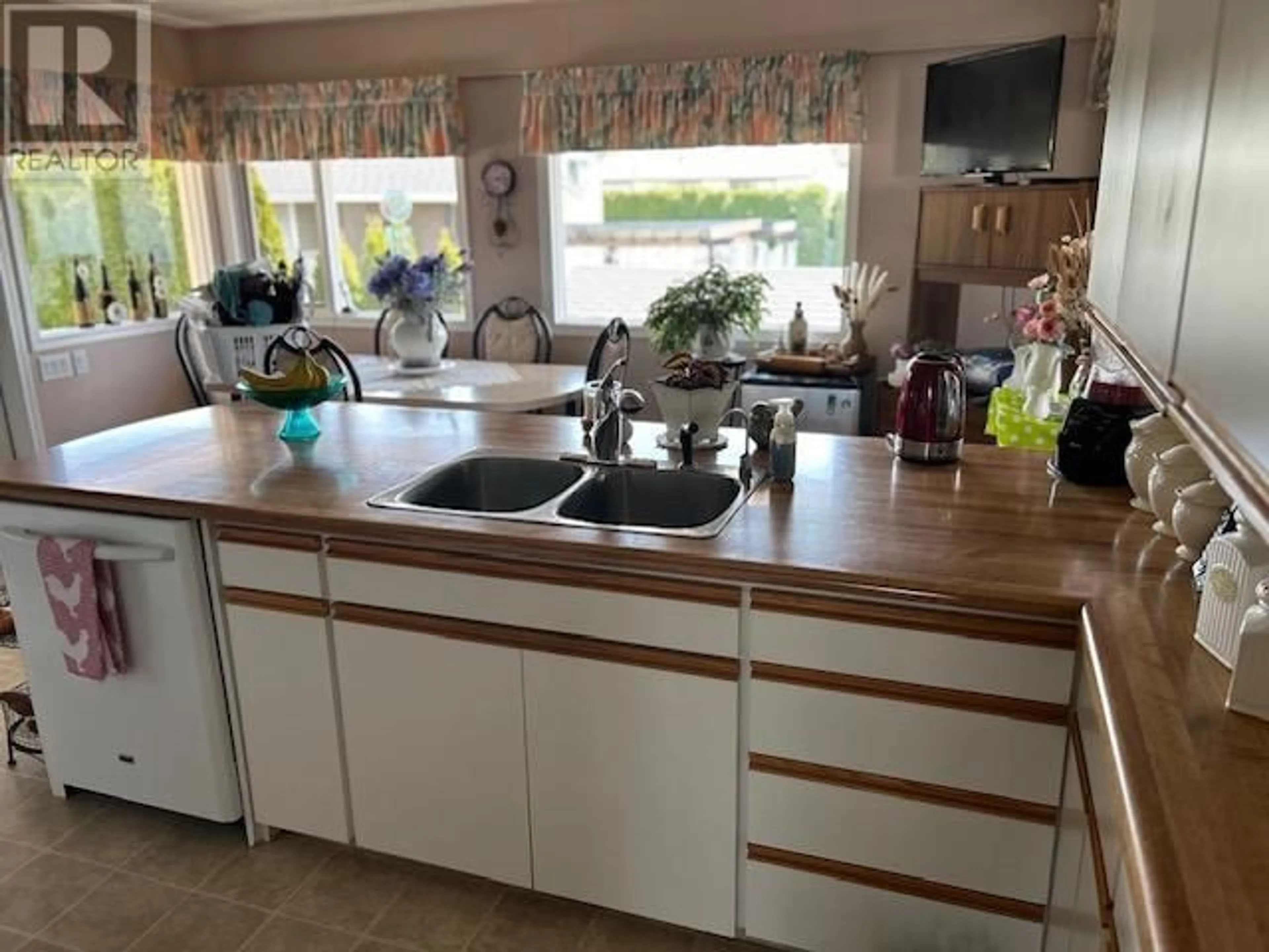 Standard kitchen, unknown for 365 FELIX ROAD, Kelowna British Columbia V1X2R3