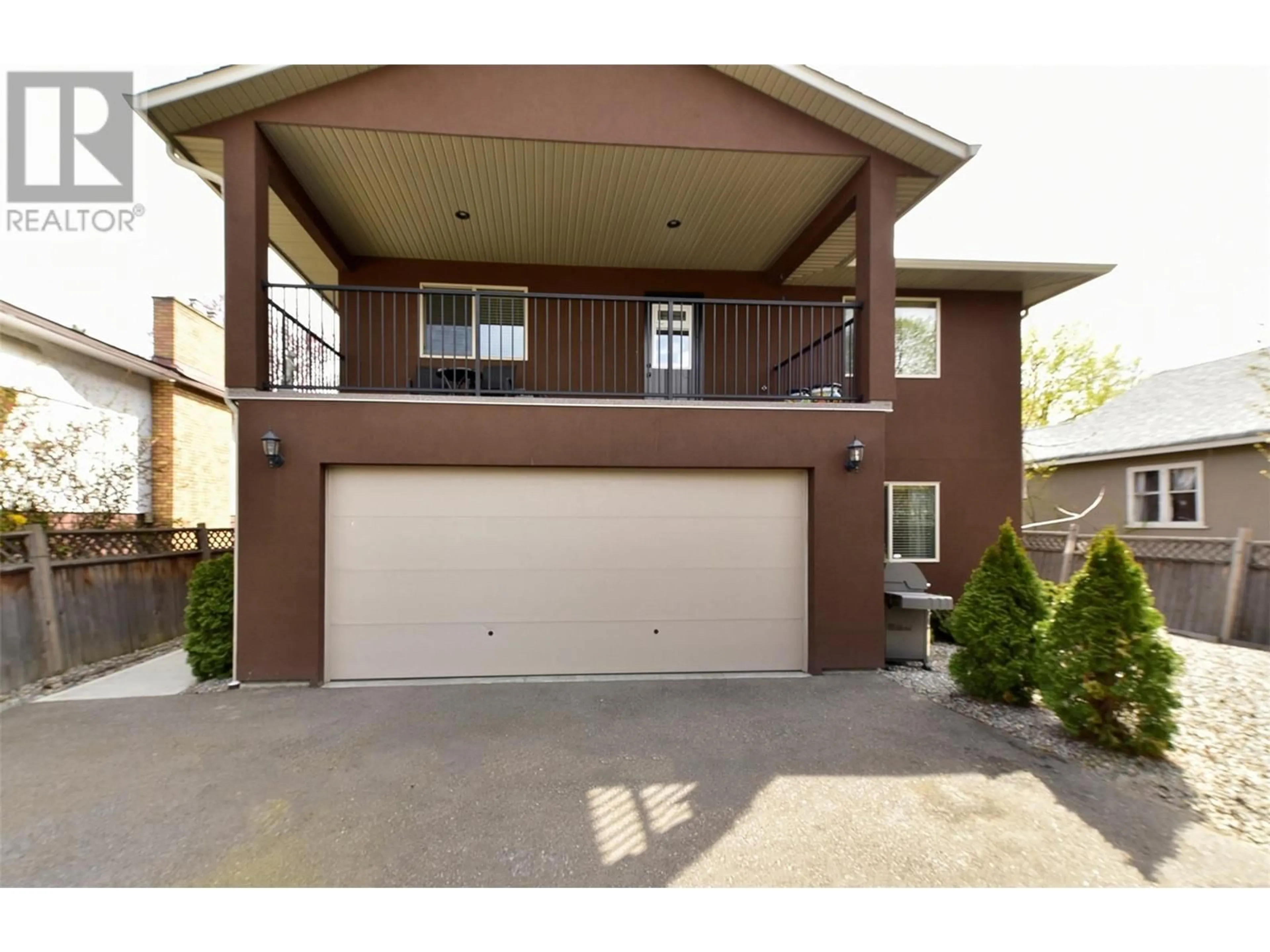 Indoor garage for 560 CHRISTLETON AVENUE, Kelowna British Columbia V1Y5J2
