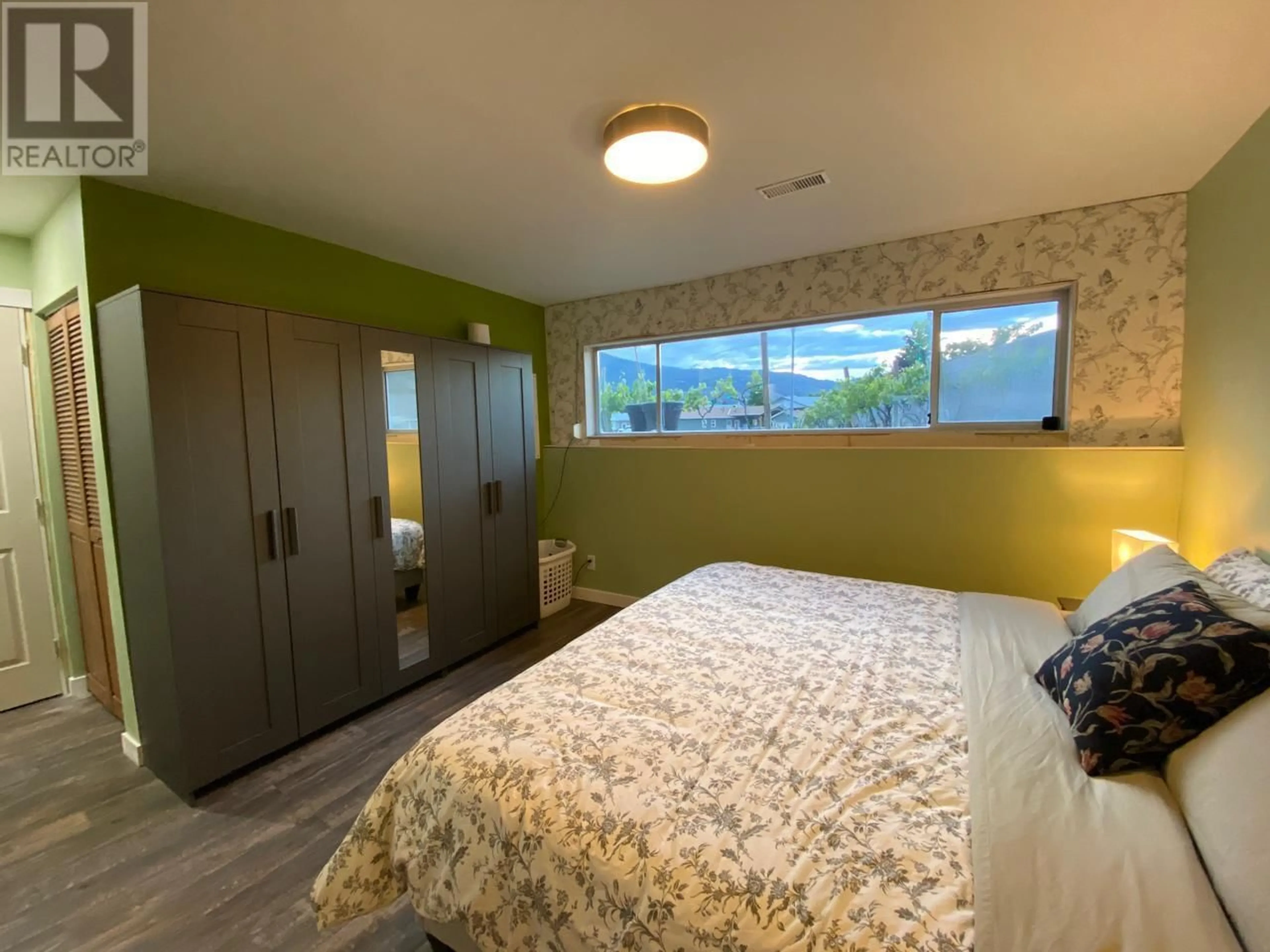 Bedroom with bed, wood/laminate floor for 5 SUNRISE COURT, Osoyoos British Columbia V0H1V2