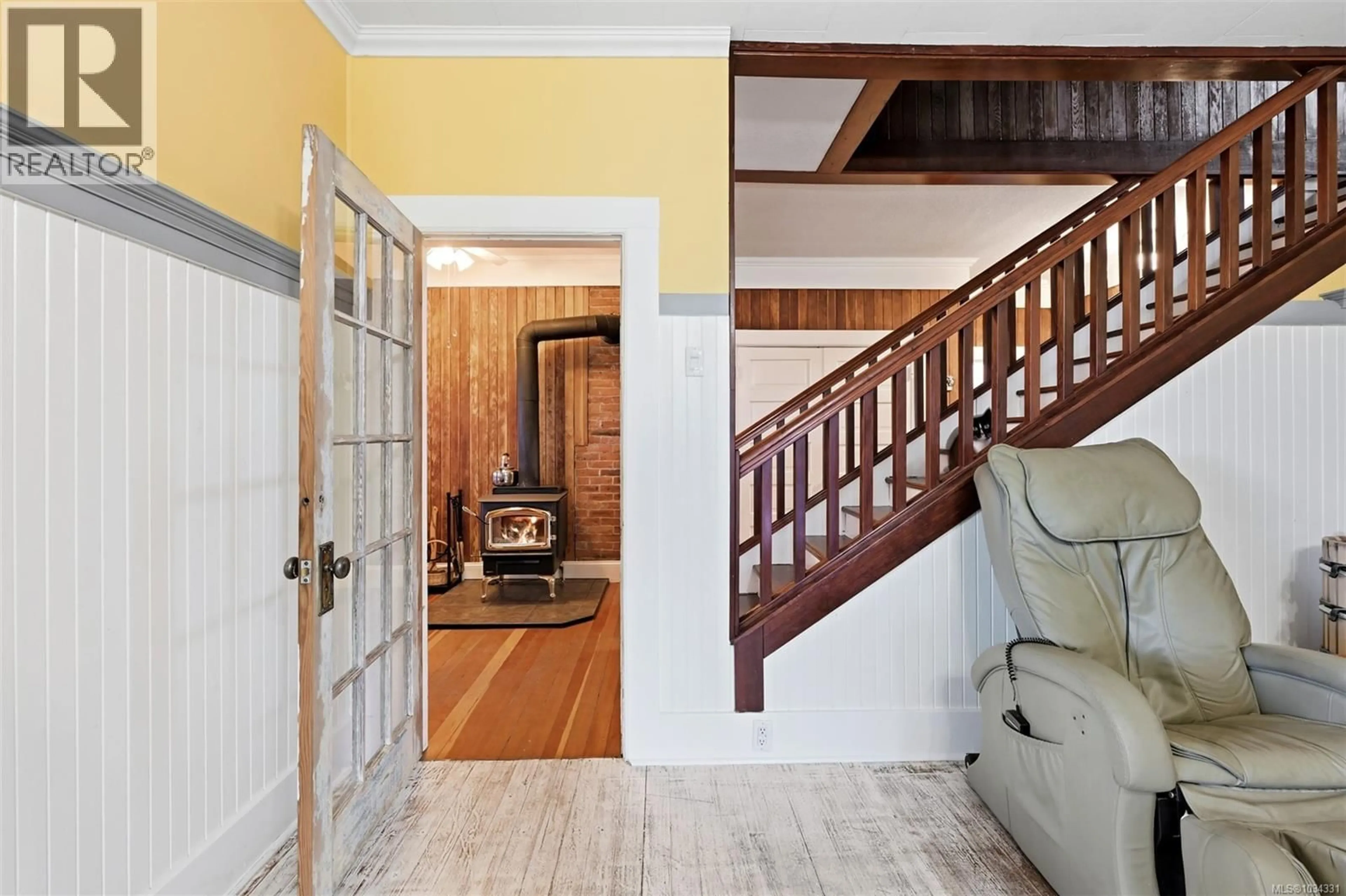 Indoor foyer for 4890 WILSON ROAD, Duncan British Columbia V9L6L5