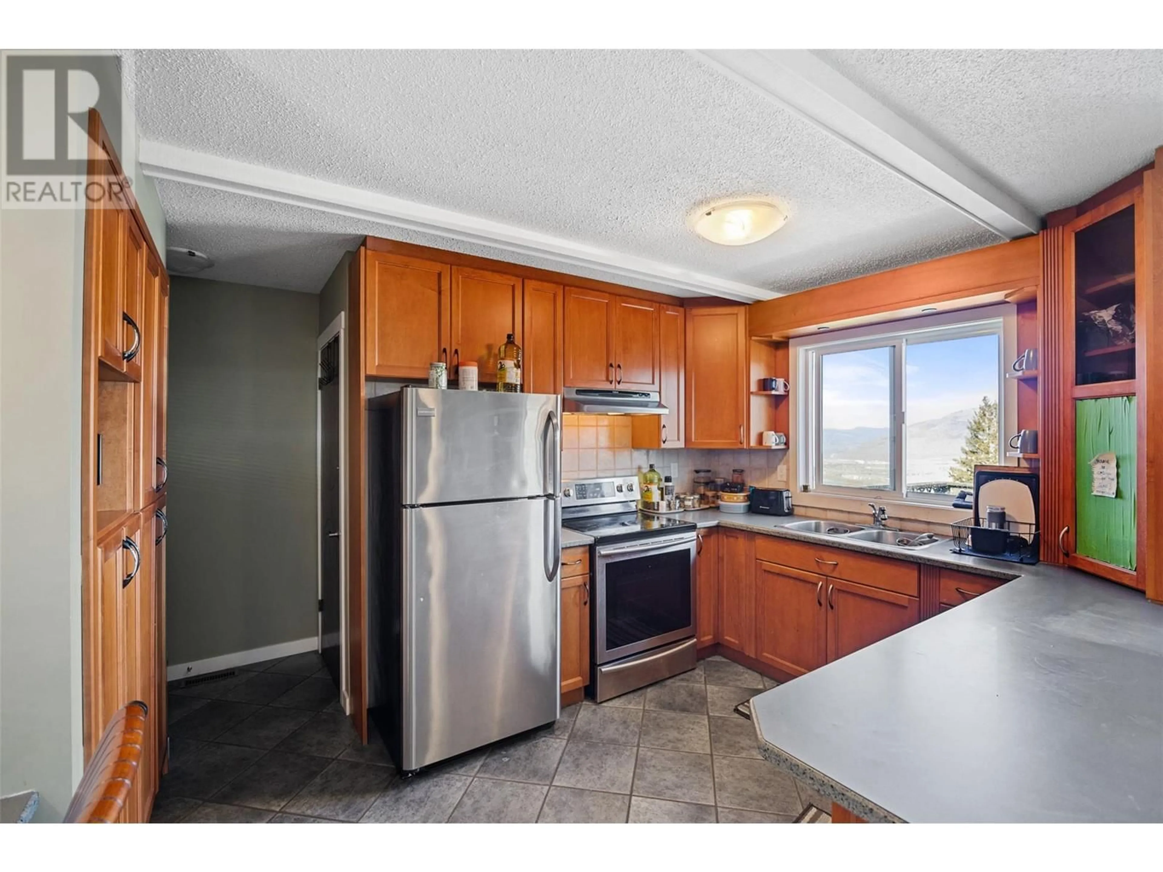 Standard kitchen, unknown for 198 ROBSON DRIVE, Kamloops British Columbia V2E1W1