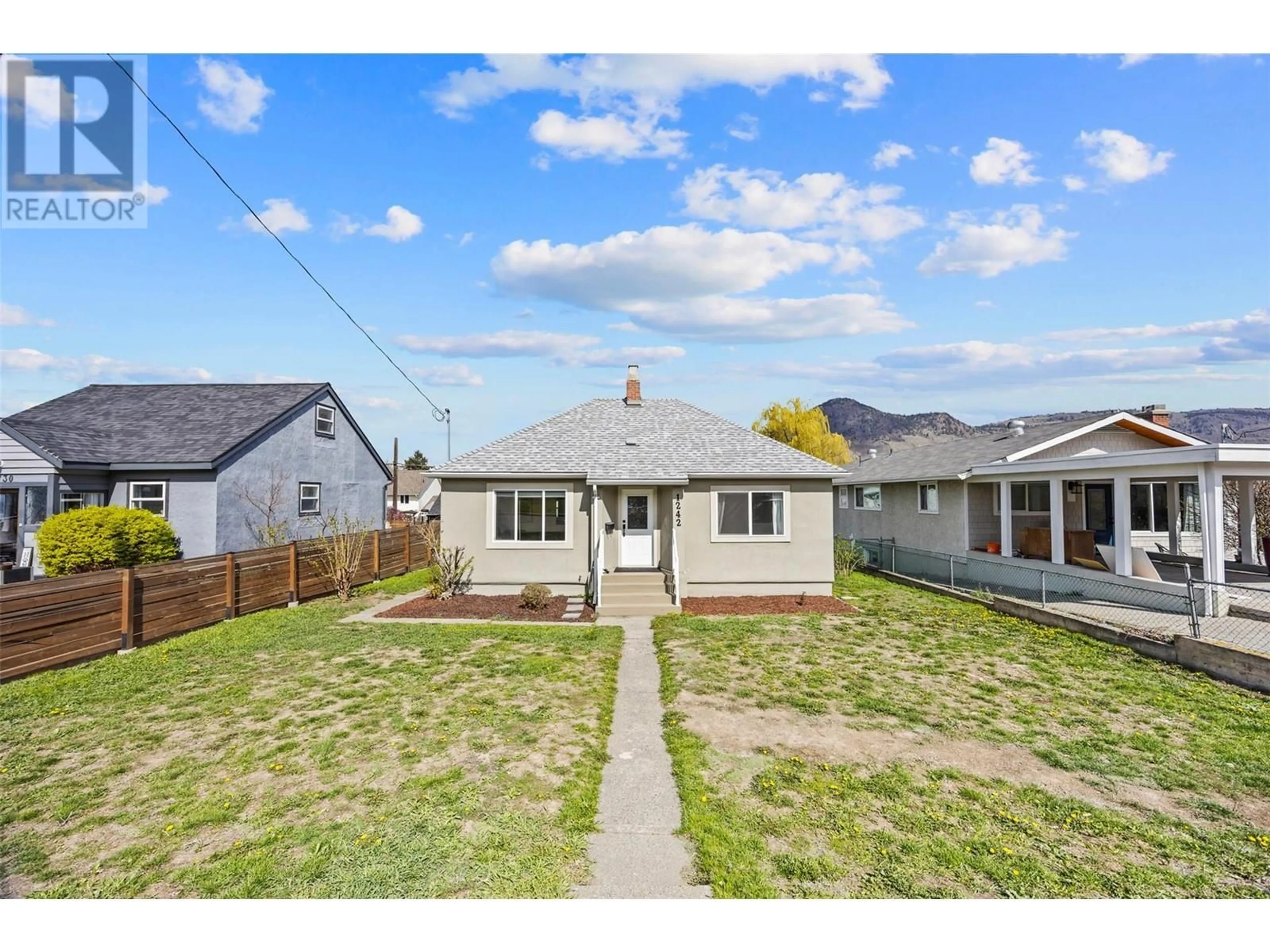 A pic from outside/outdoor area/front of a property/back of a property/a pic from drone, street for 1242 DOMINION STREET, Kamloops British Columbia V2C2Y9