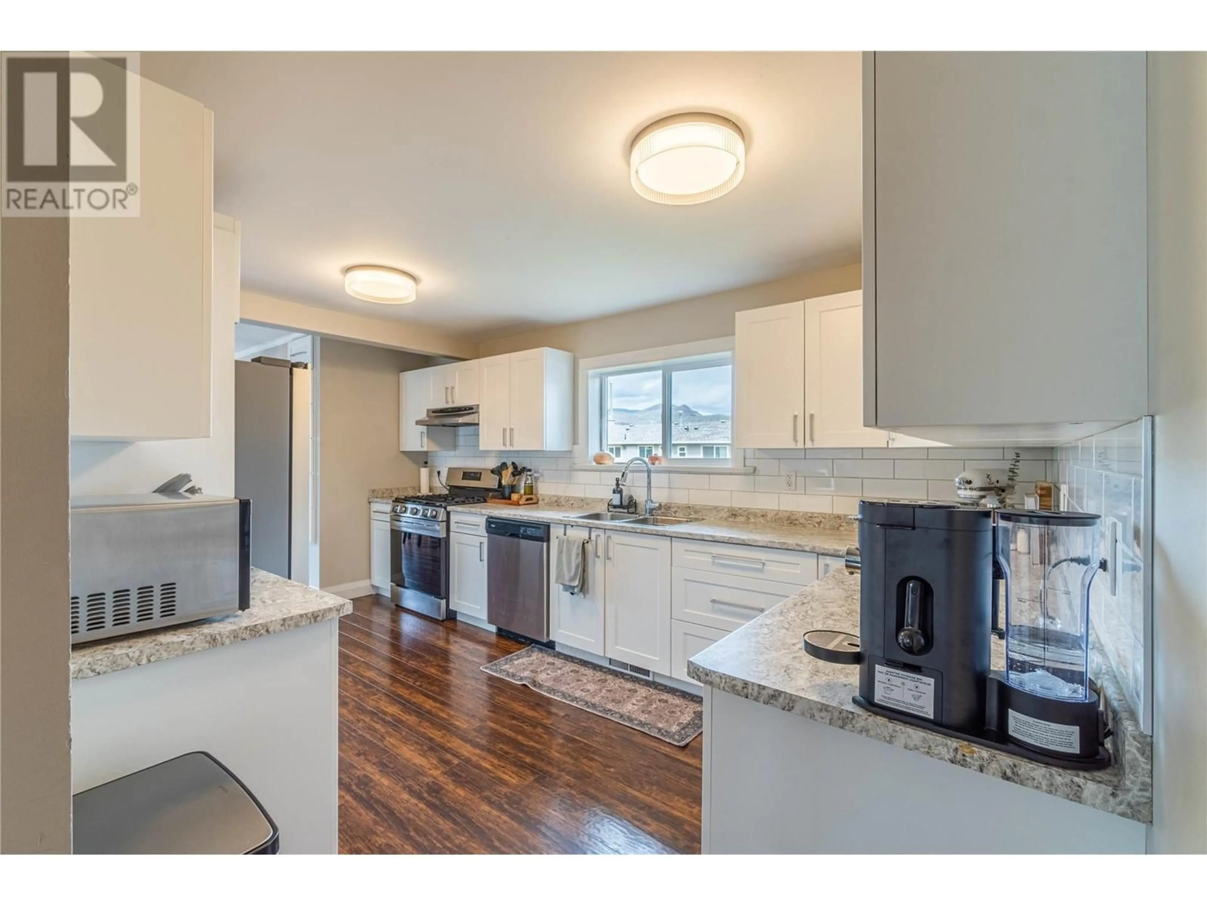 Open concept kitchen, unknown for 1620 SLATER AVENUE, Kamloops British Columbia V2B4K4