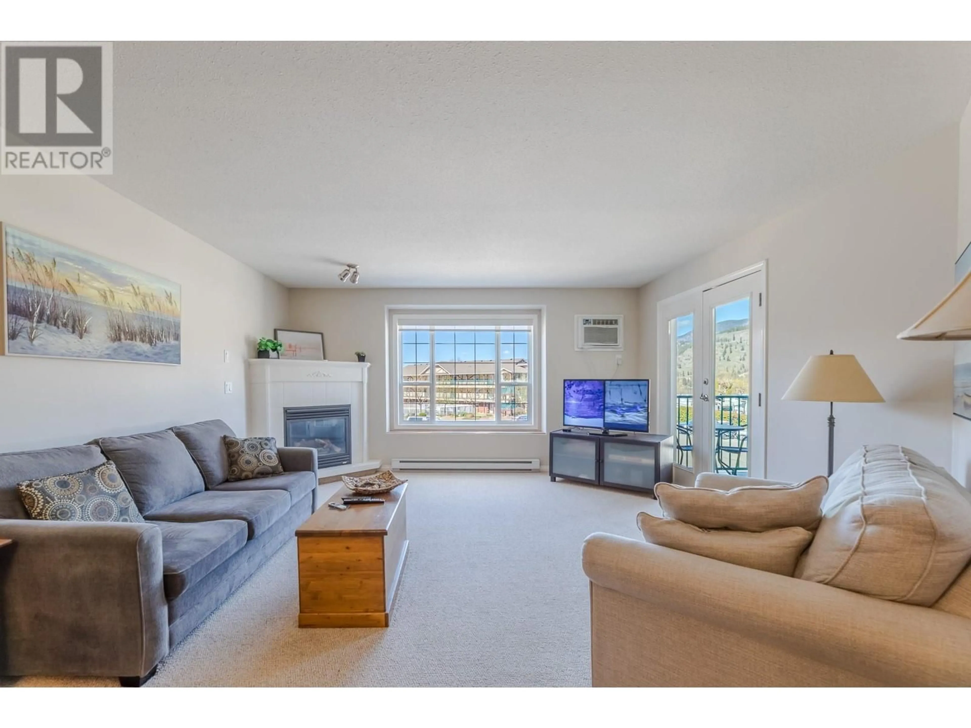 Living room with furniture, unknown for 202 - 850 RAILWAY LANE, Okanagan Falls British Columbia V0H1R4