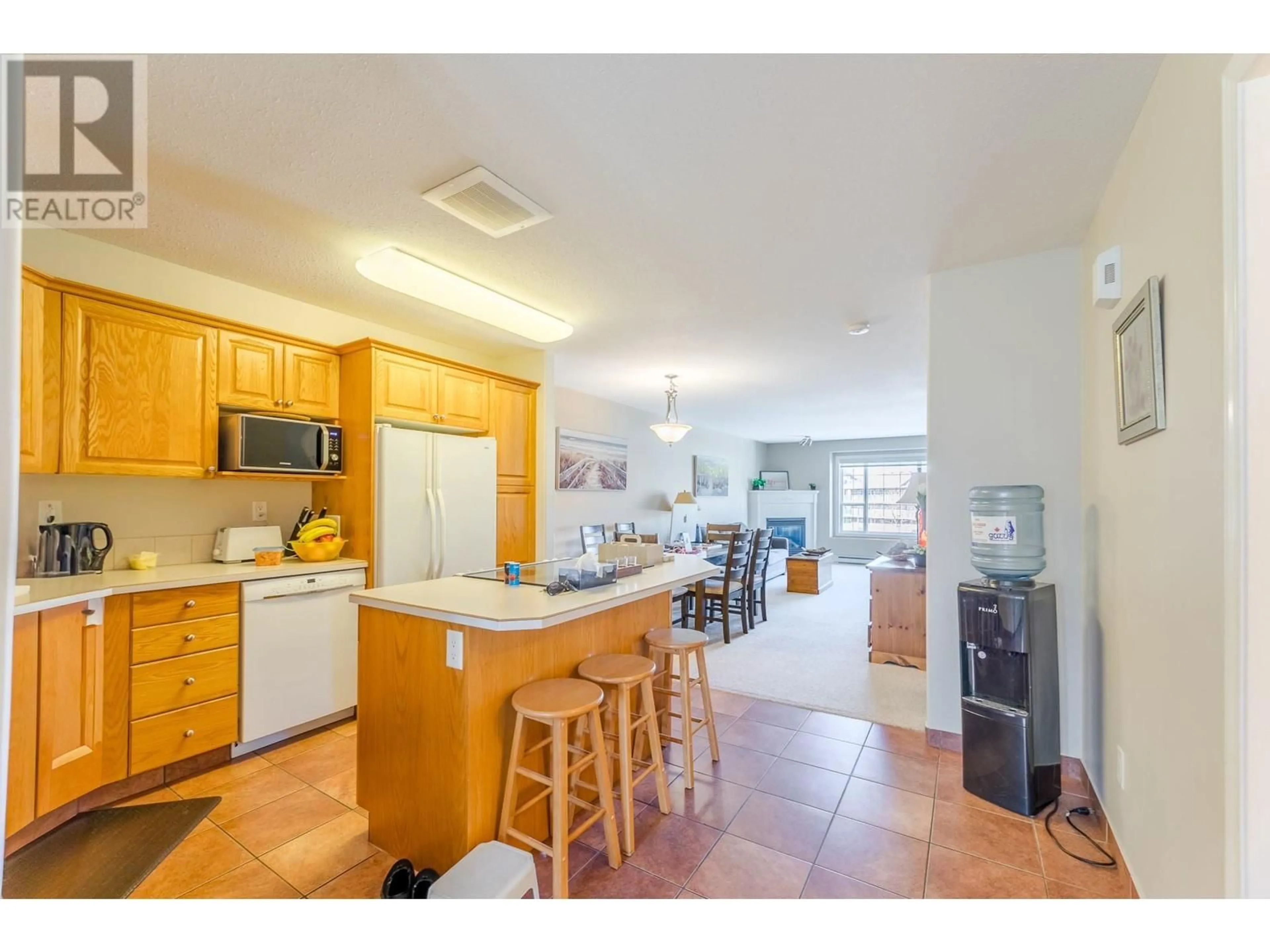 Open concept kitchen, ceramic/tile floor for 202 - 850 RAILWAY LANE, Okanagan Falls British Columbia V0H1R4