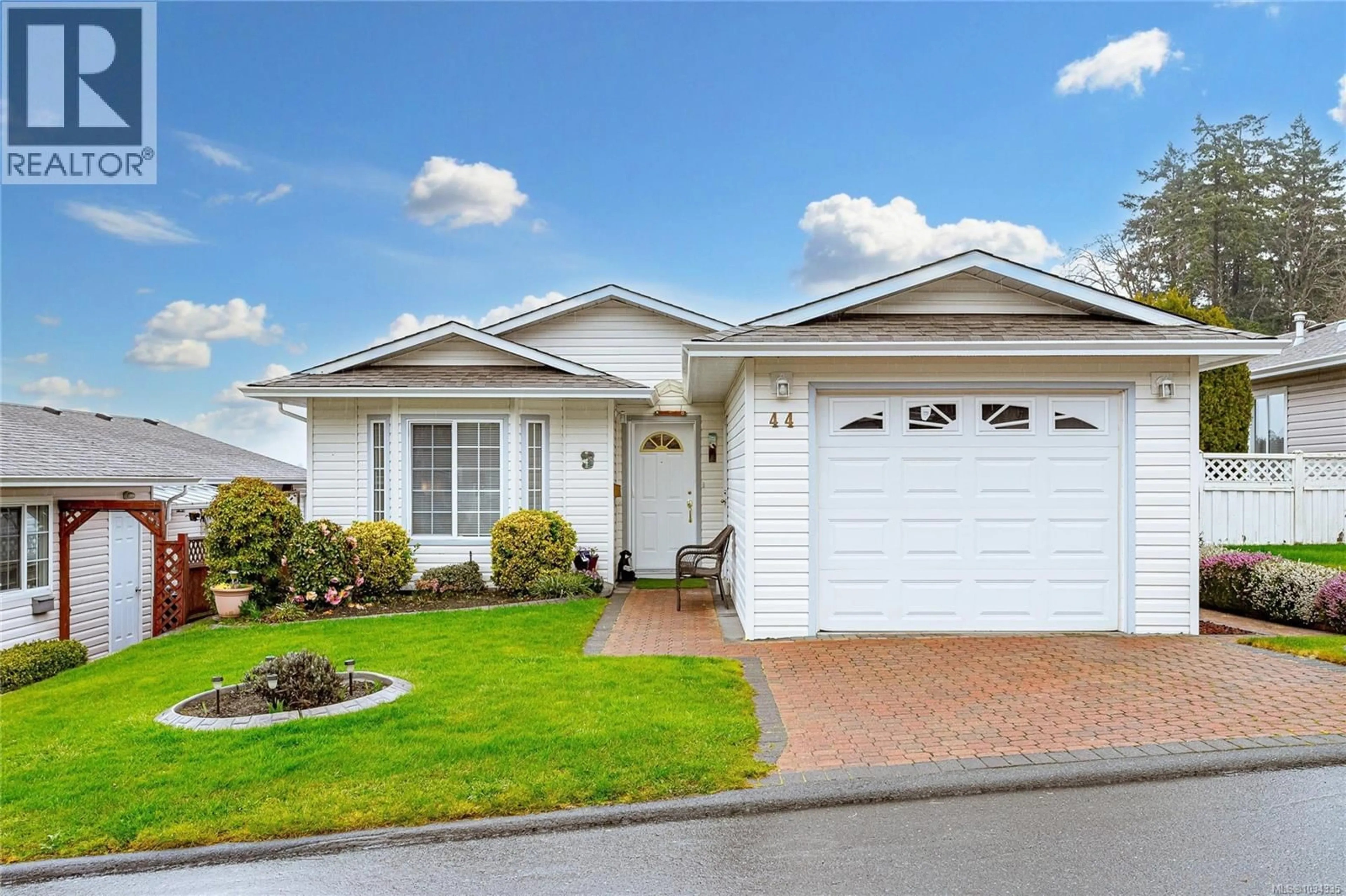Home with vinyl exterior material, street for 44 EAGLE LANE, View Royal British Columbia V9A7M2