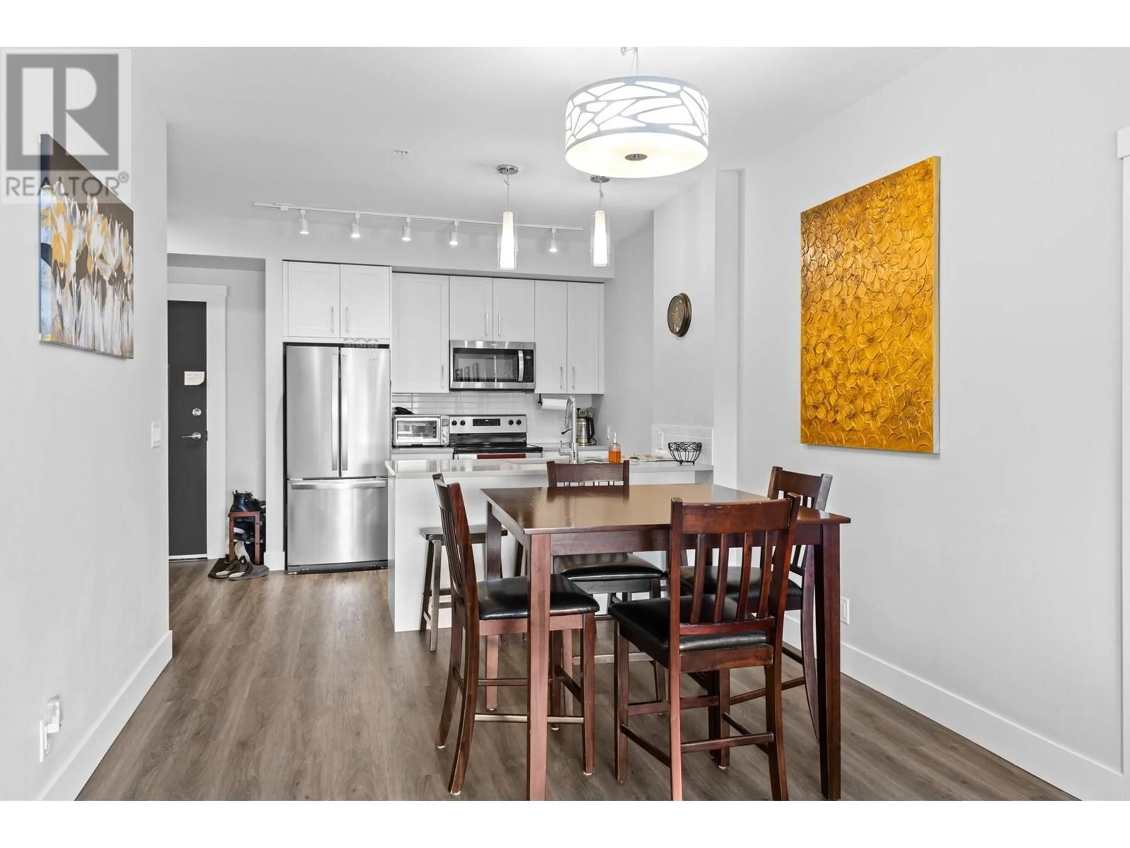 Open concept kitchen, wood/laminate floor for 416 - 191 HOLLYWOOD ROAD SOUTH, Kelowna British Columbia V1X0B5