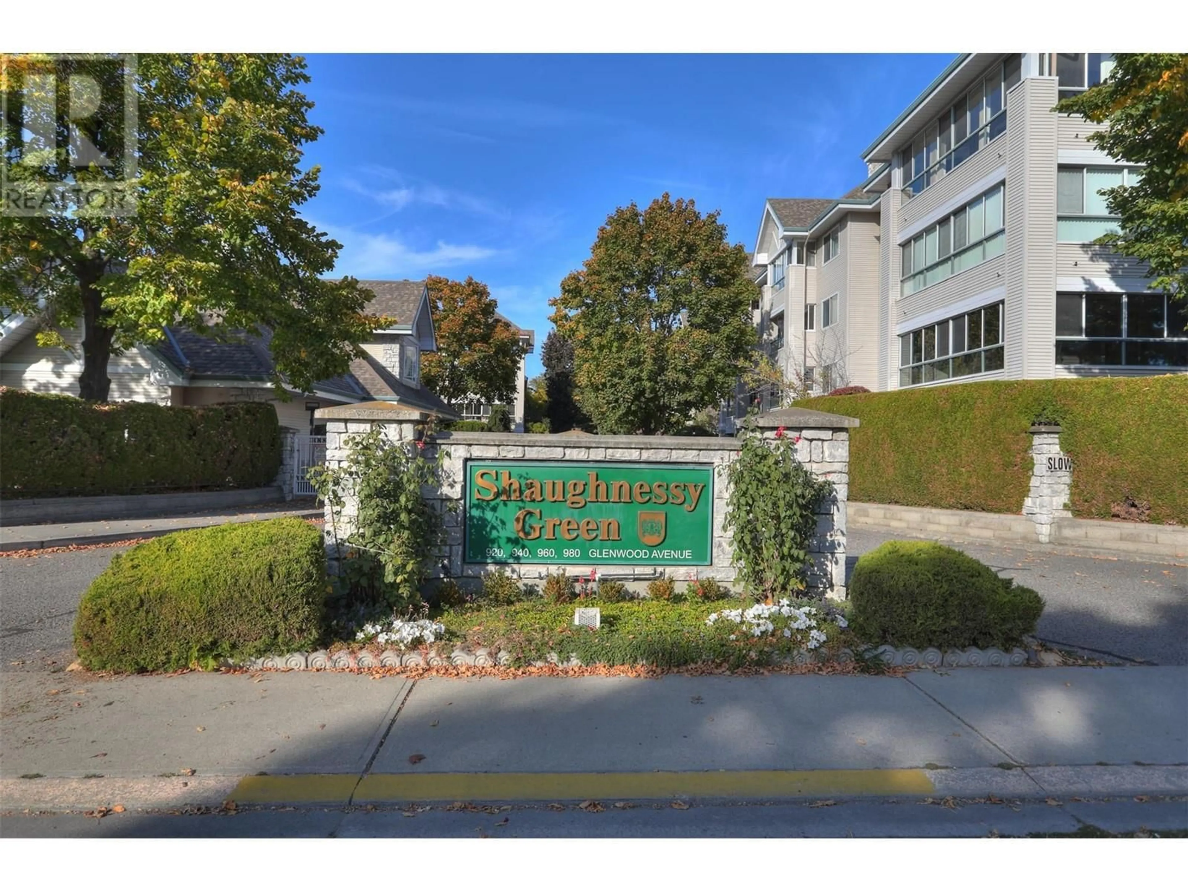 Indoor foyer for 114-980 GLENWOOD AVENUE, Kelowna British Columbia V1Y9P2