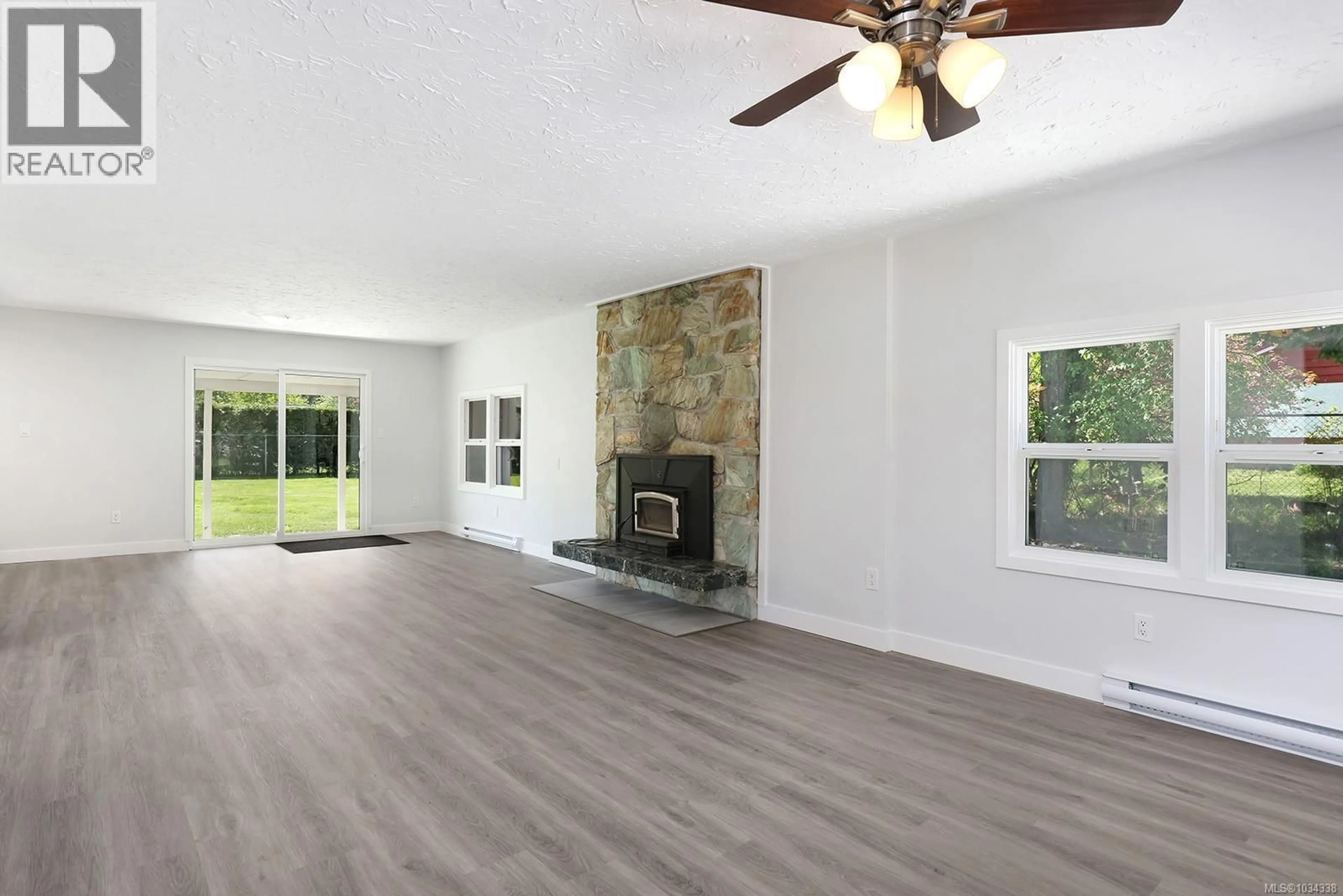 Living room with furniture, wood/laminate floor for 747 POWERHOUSE ROAD, Courtenay British Columbia V9N9L1