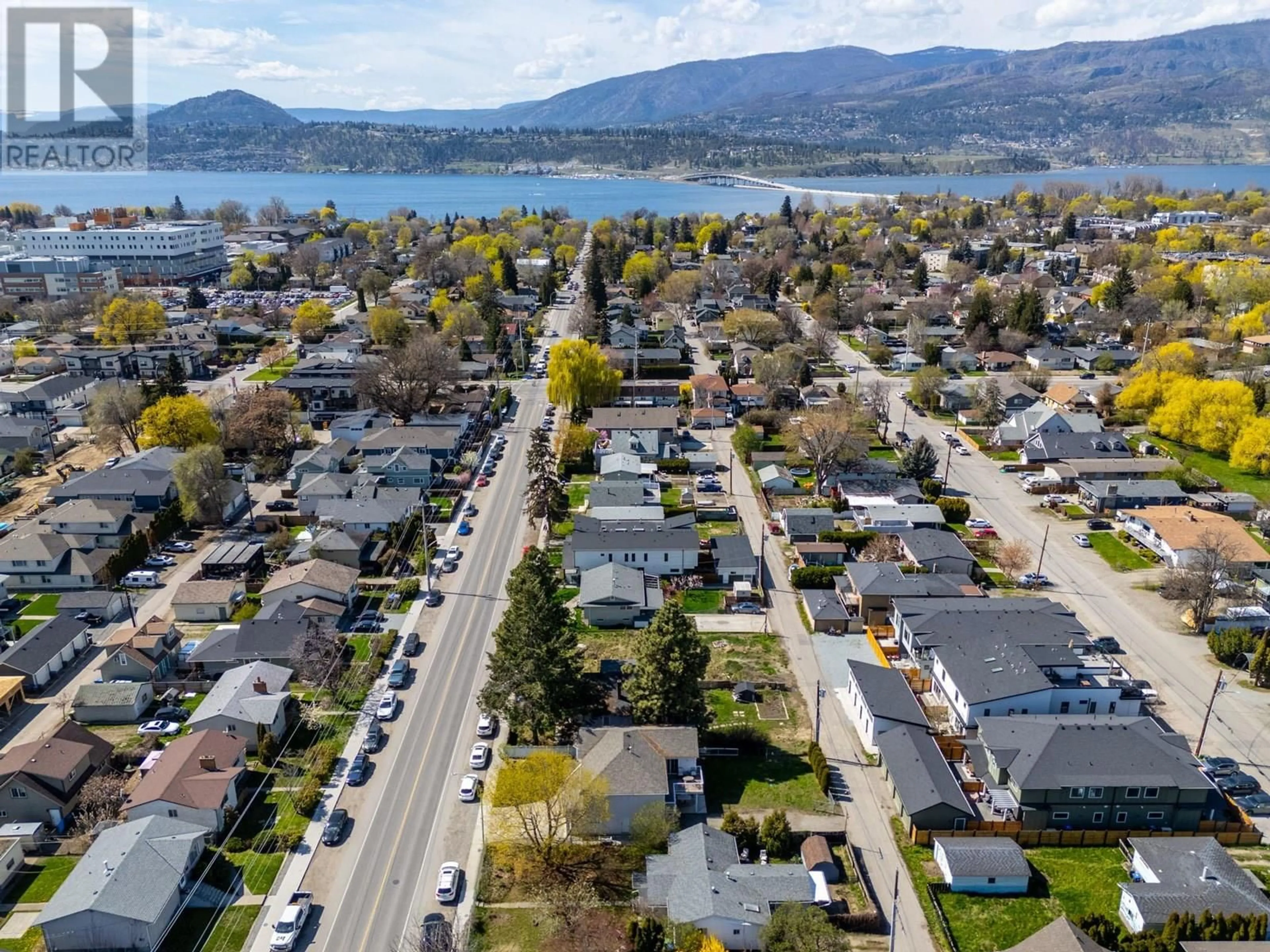 A pic from outside/outdoor area/front of a property/back of a property/a pic from drone, street for 790 CADDER AVENUE, Kelowna British Columbia V1Y5N6