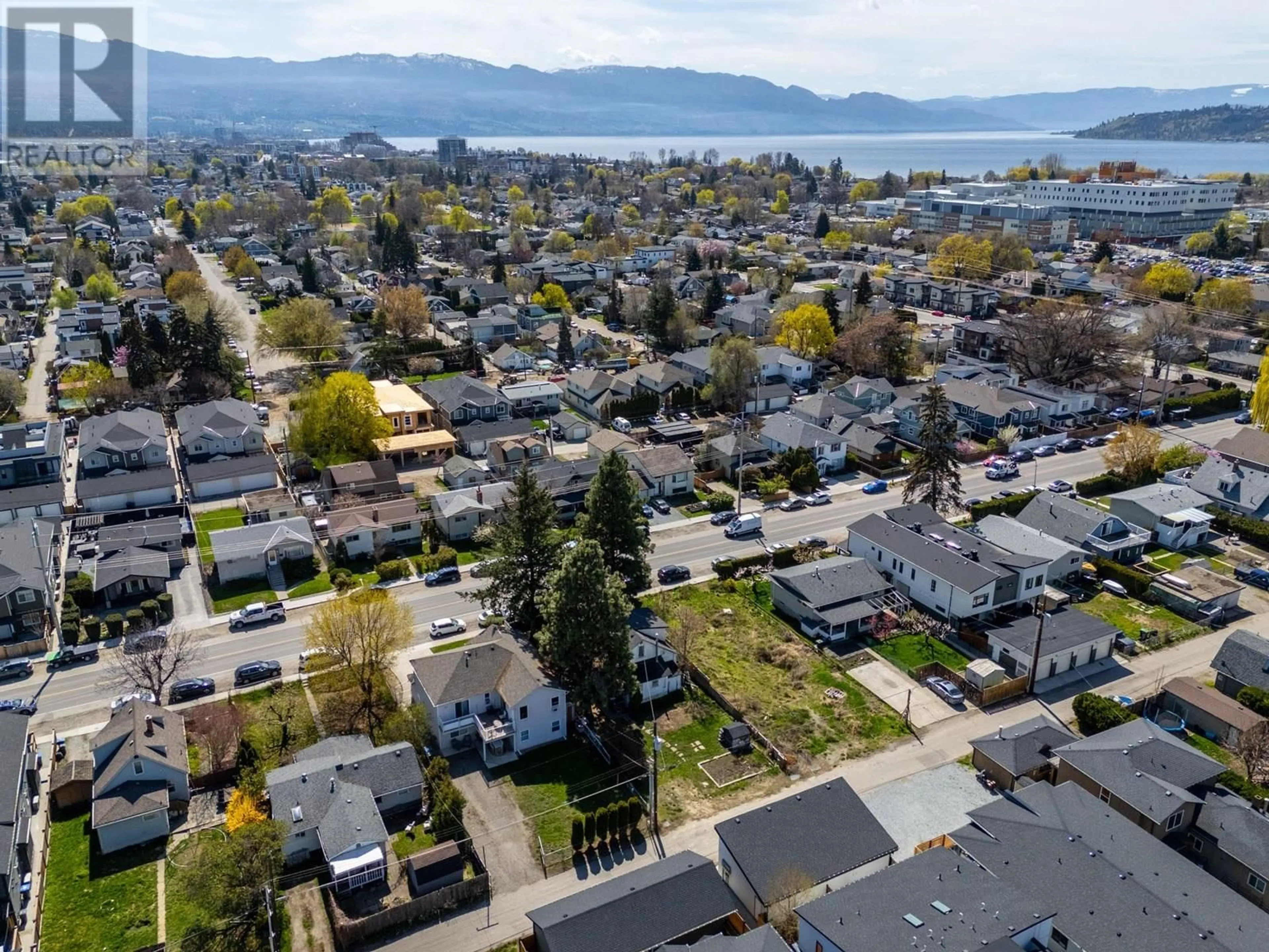 A pic from outside/outdoor area/front of a property/back of a property/a pic from drone, unknown for 790 CADDER AVENUE, Kelowna British Columbia V1Y5N6