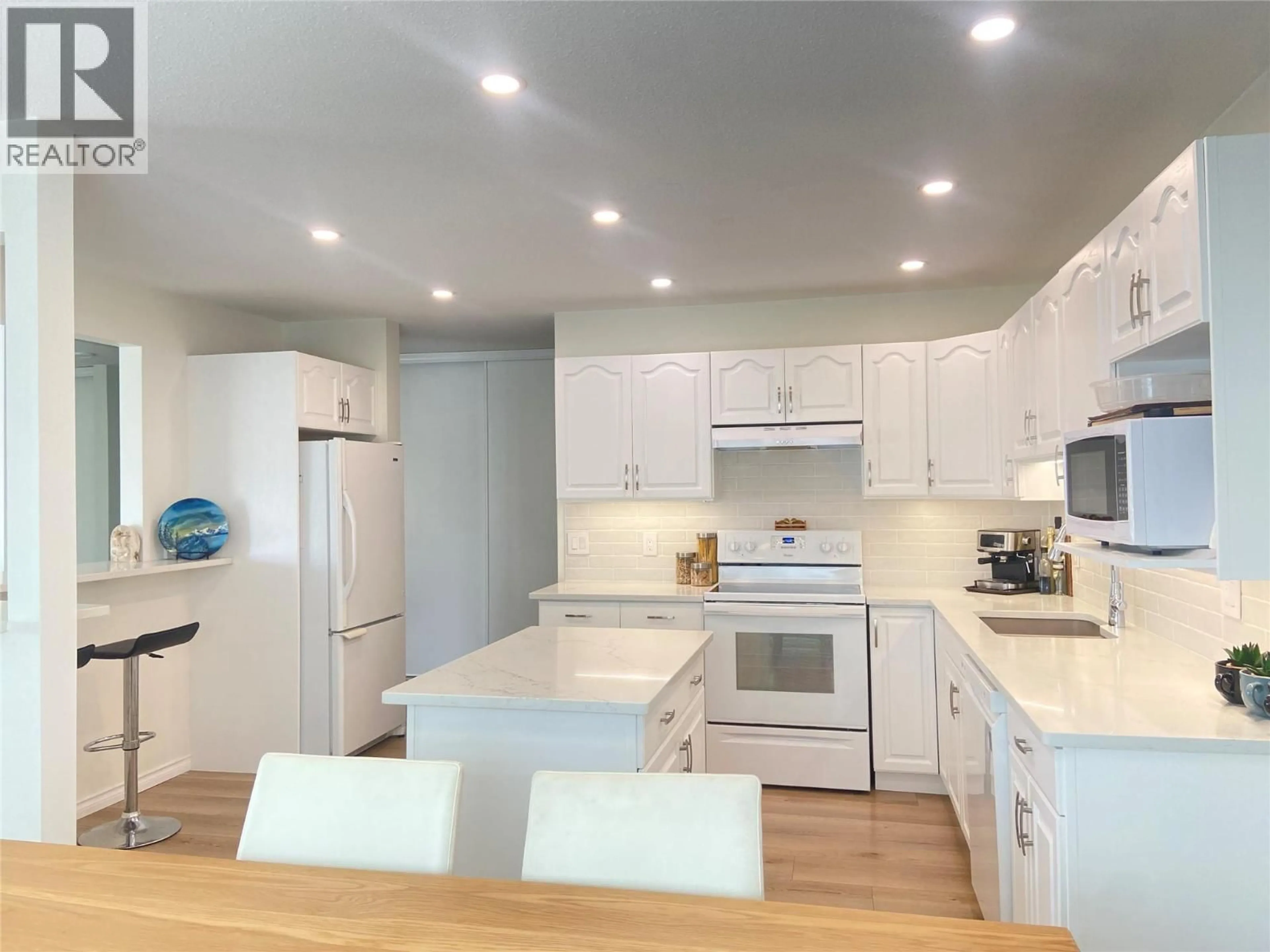 Open concept kitchen, unknown for 211 - 1249 PACIFIC AVENUE, Kelowna British Columbia V1Y5T5