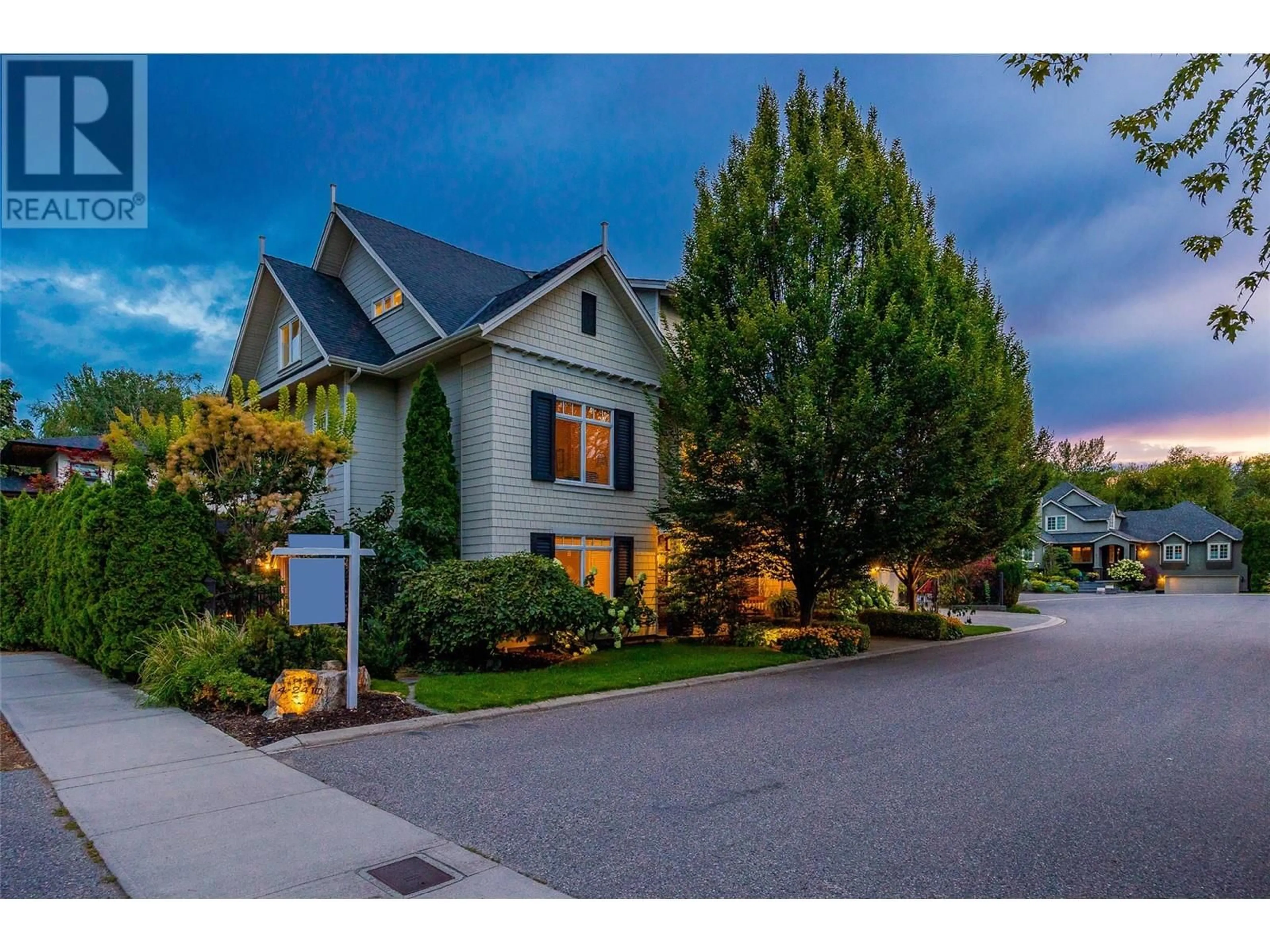 Unknown for 4 - 2410 ABBOTT STREET, Kelowna British Columbia V1Y1E8