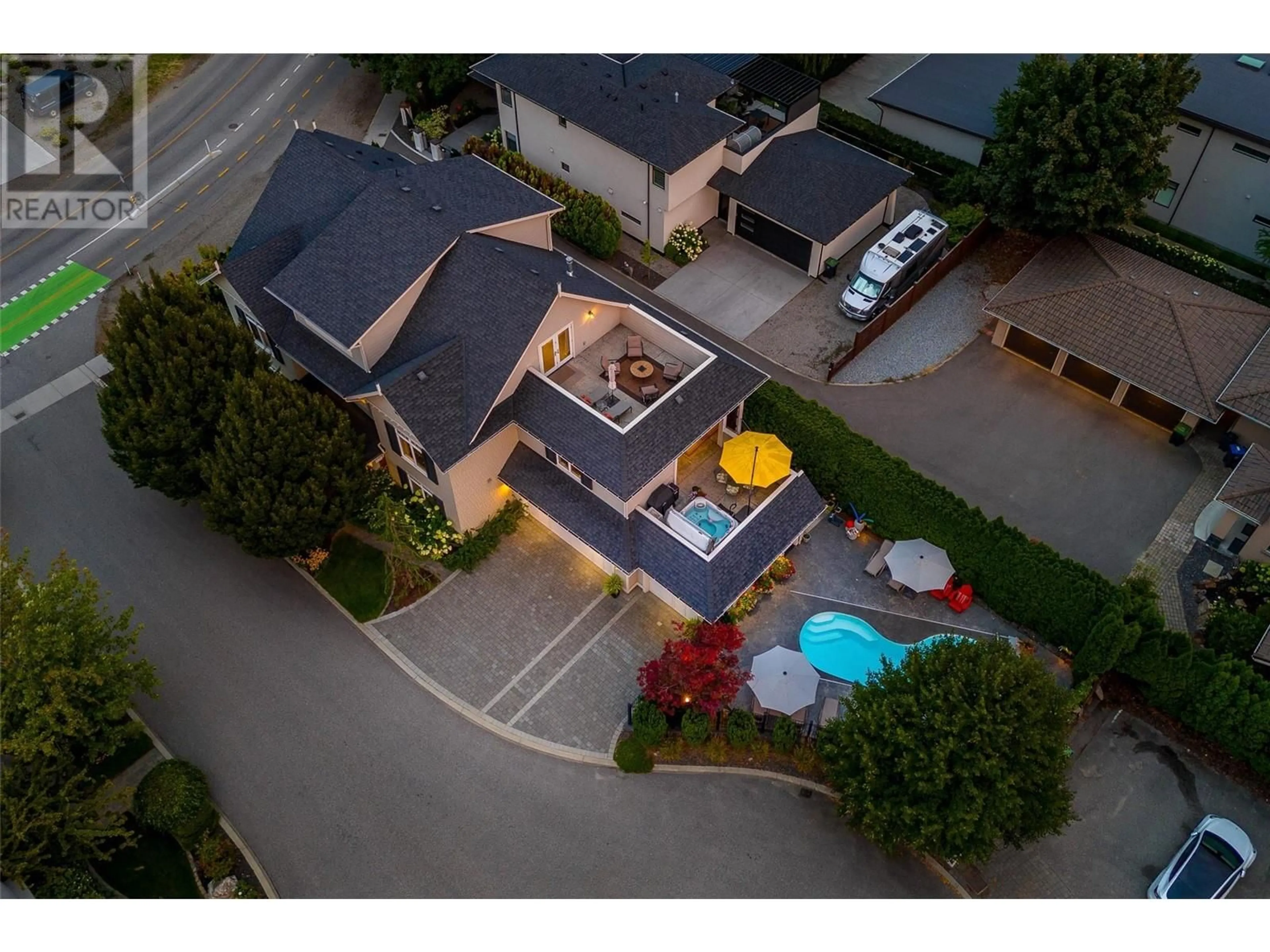 A pic from outside/outdoor area/front of a property/back of a property/a pic from drone, street for 4 - 2410 ABBOTT STREET, Kelowna British Columbia V1Y1E8