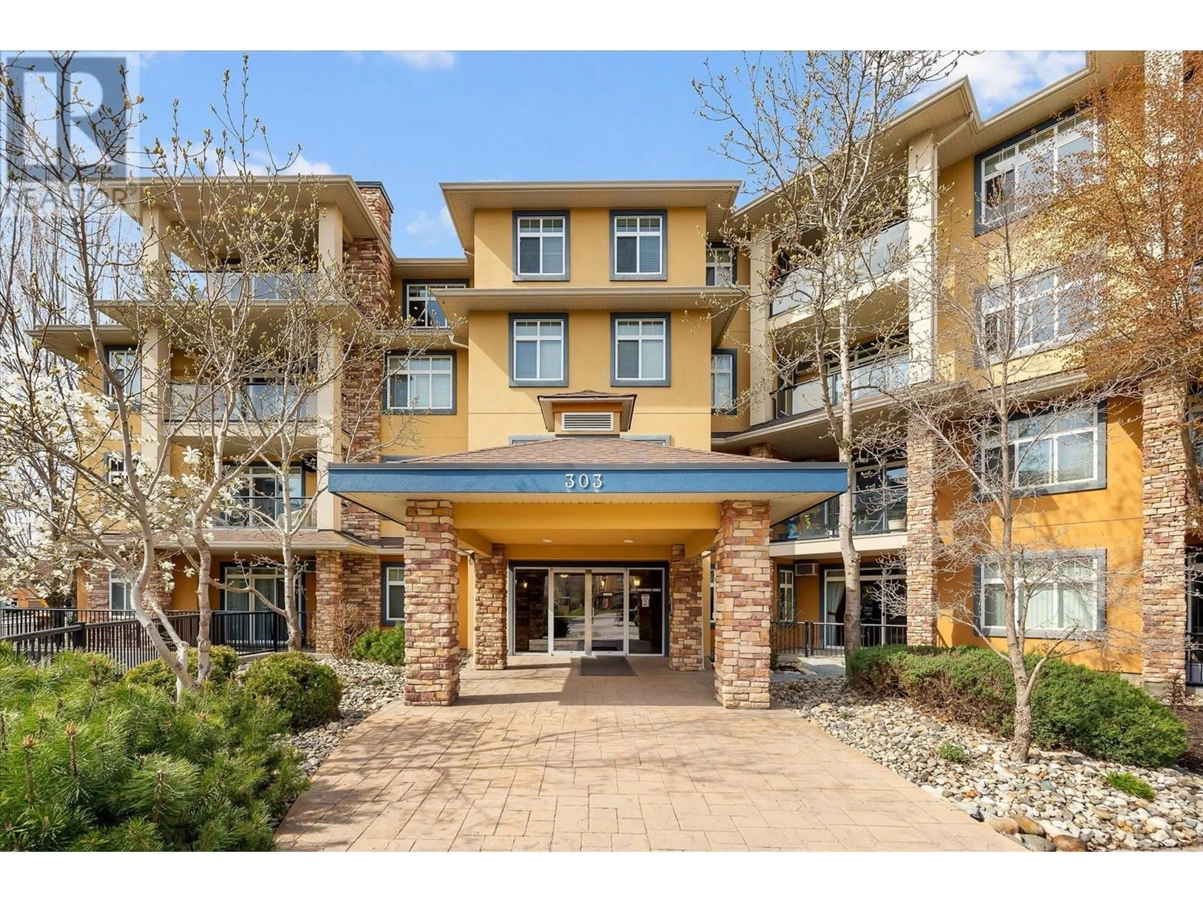 Indoor foyer for 401 - 303 WHITMAN ROAD, Kelowna British Columbia V1V2P3
