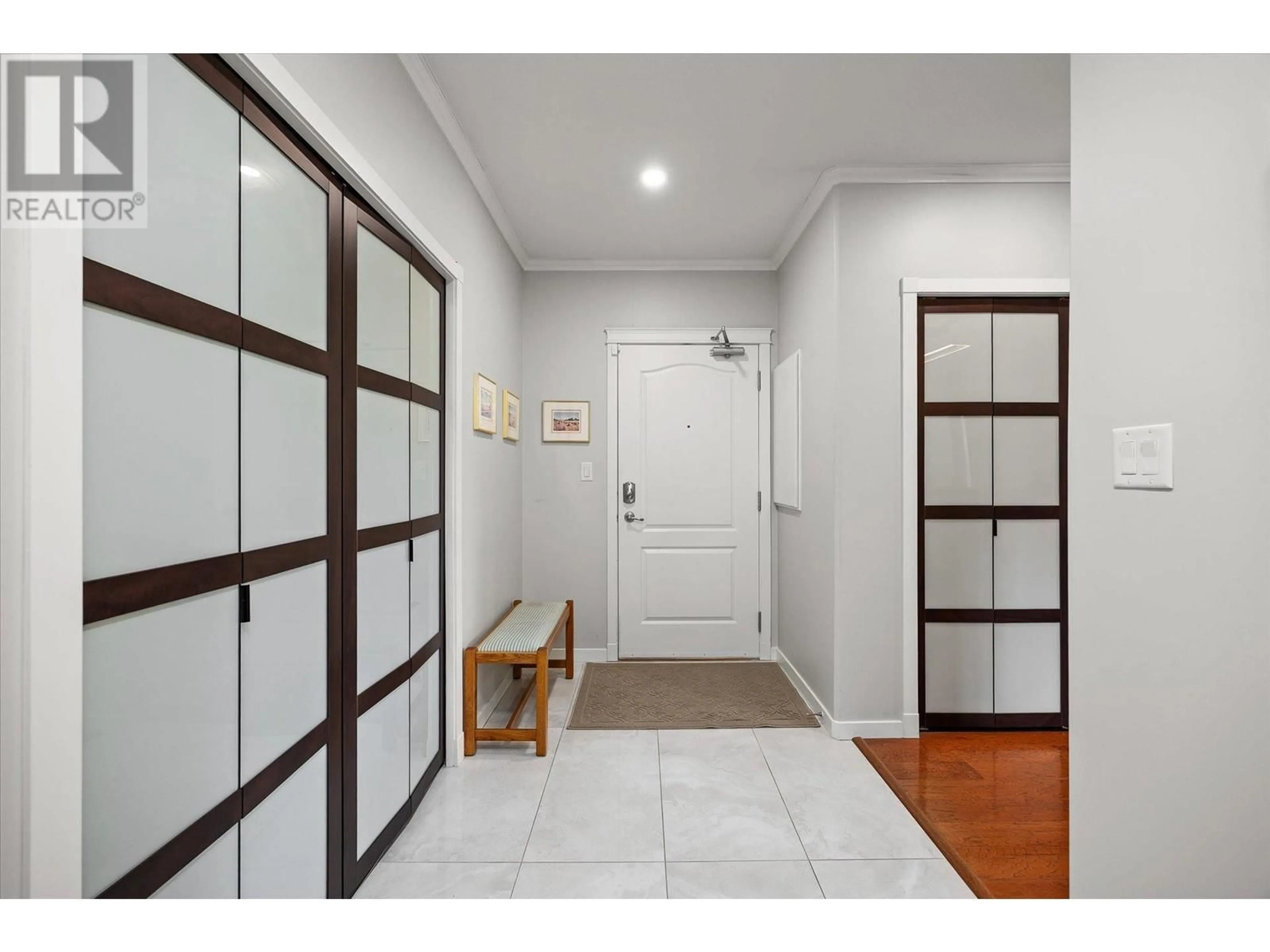 Indoor entryway for 401 - 303 WHITMAN ROAD, Kelowna British Columbia V1V2P3
