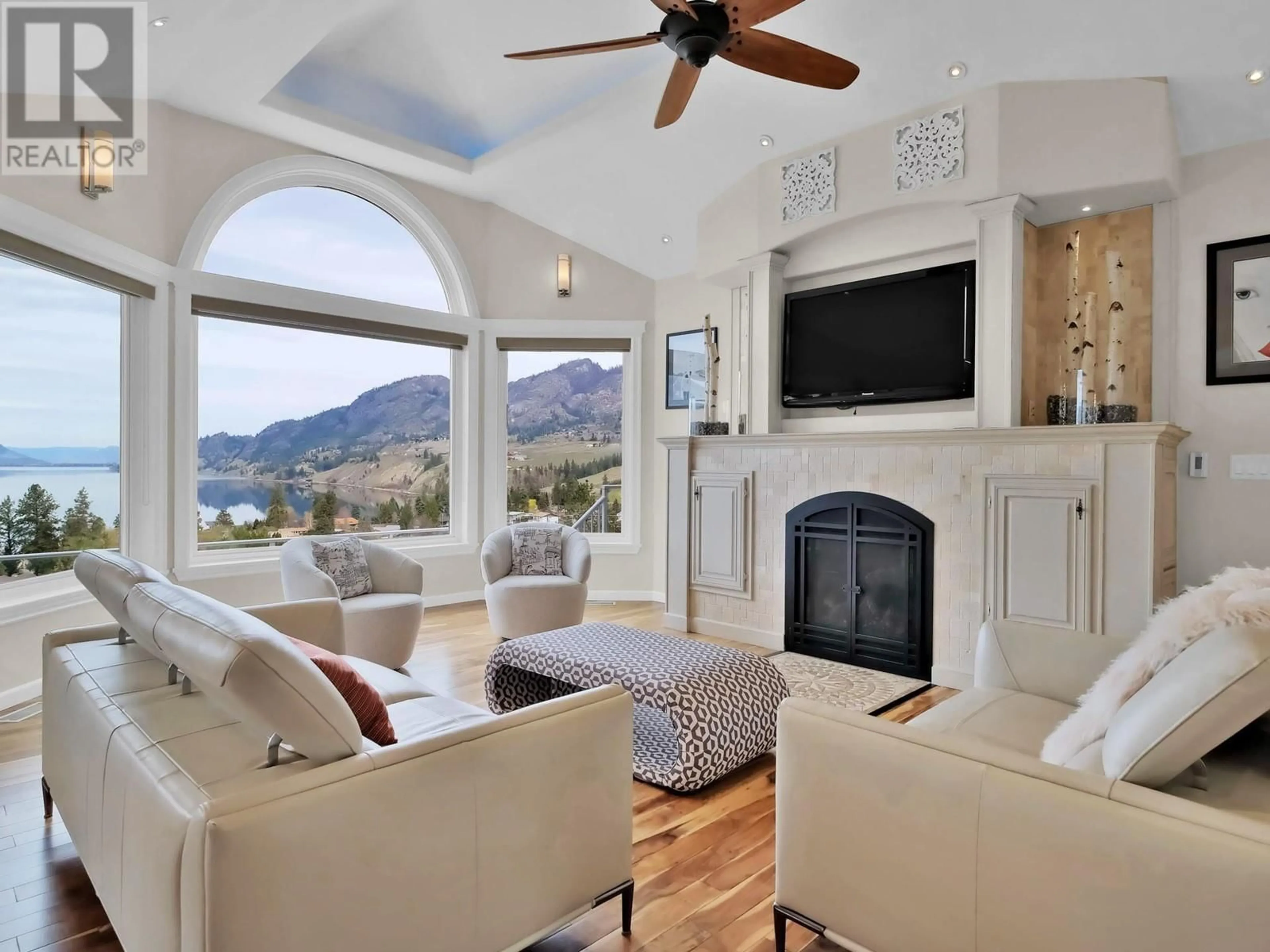 Living room with furniture, unknown for 439 PANORAMA CRESCENT, Okanagan Falls British Columbia V0H1R5
