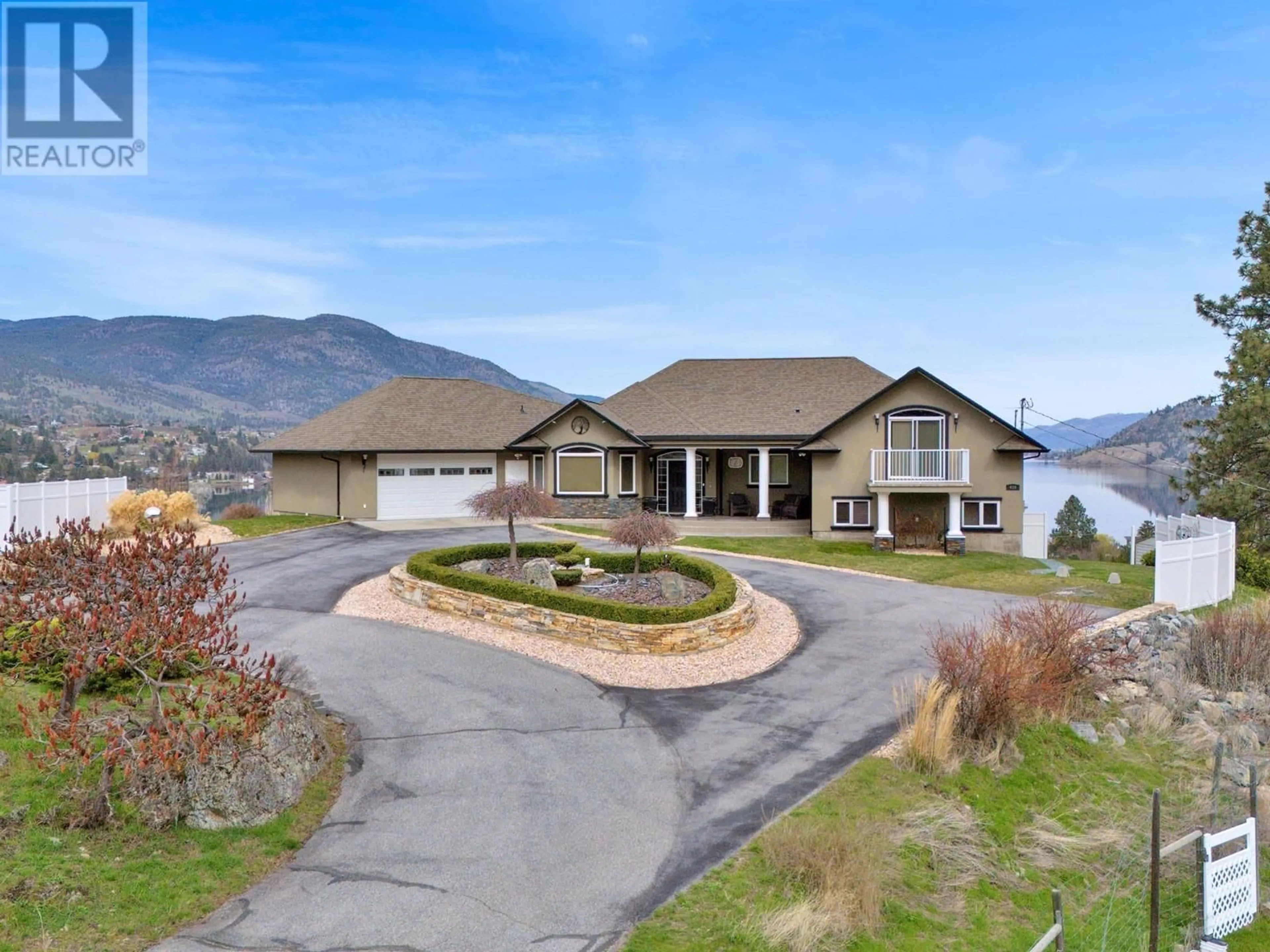 A pic from outside/outdoor area/front of a property/back of a property/a pic from drone, unknown for 439 PANORAMA CRESCENT, Okanagan Falls British Columbia V0H1R5