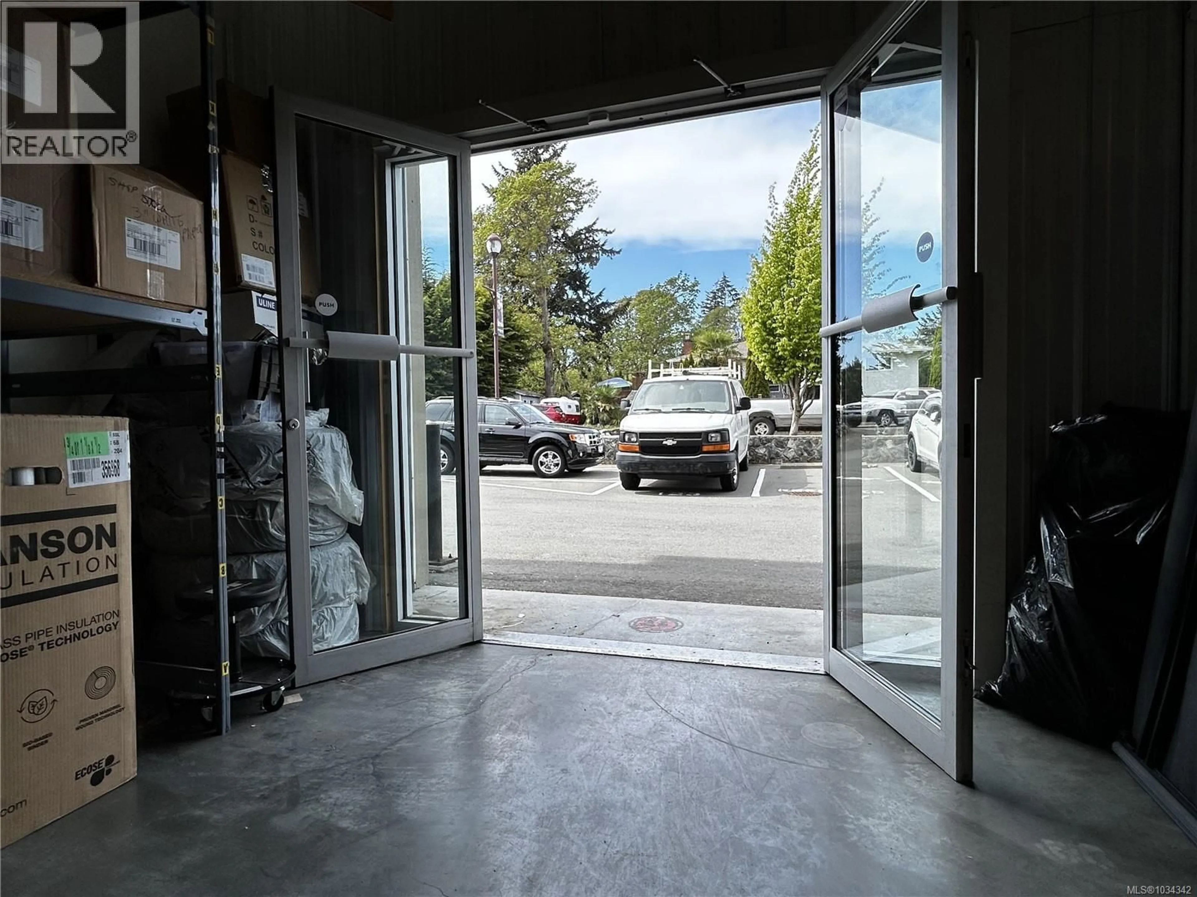 Indoor foyer for 125 - 2785 LEIGH ROAD, Langford British Columbia V9B0V4