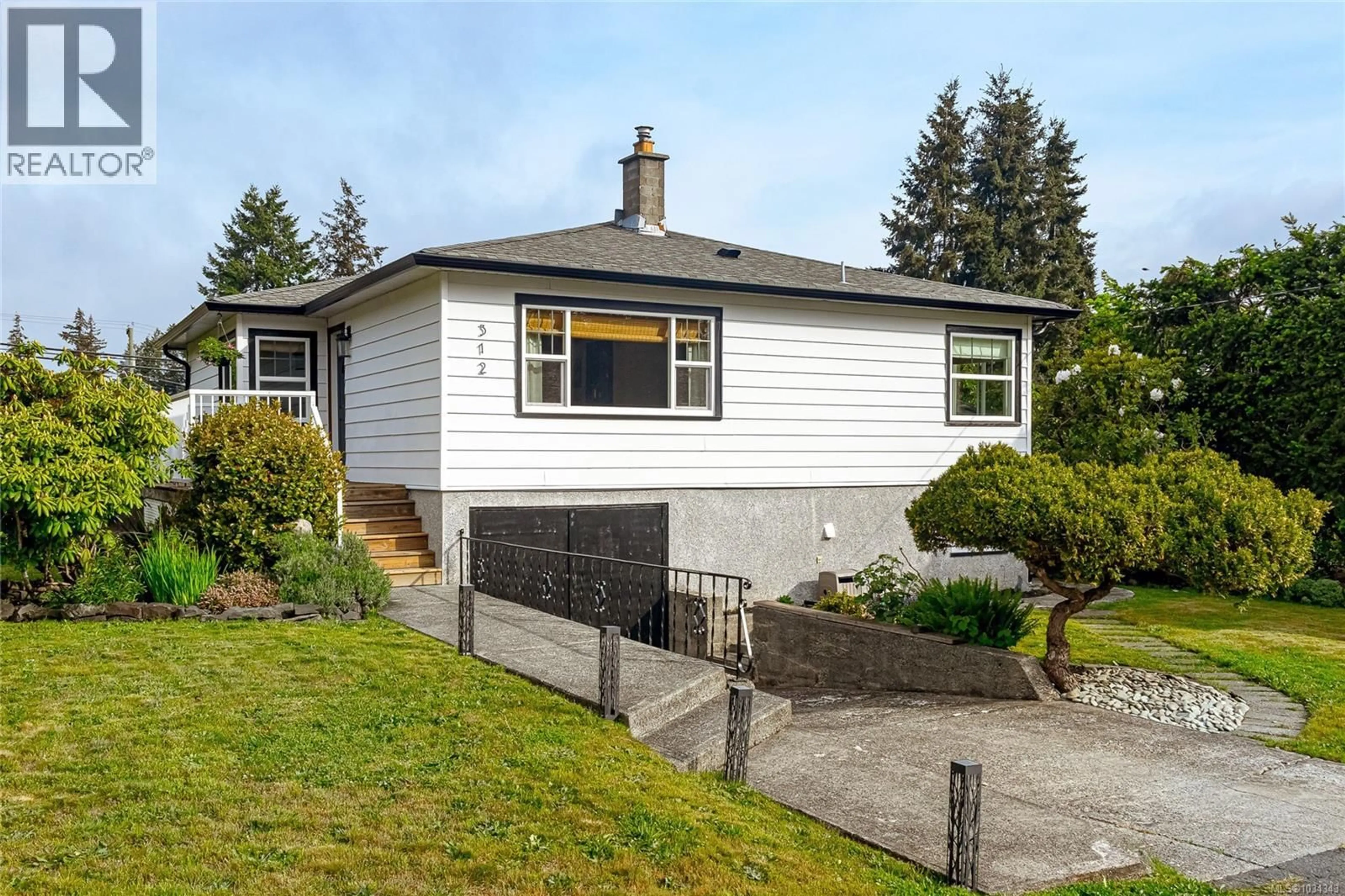 Home with vinyl exterior material, street for 312 WARREN STREET, Ladysmith British Columbia V9G1B8