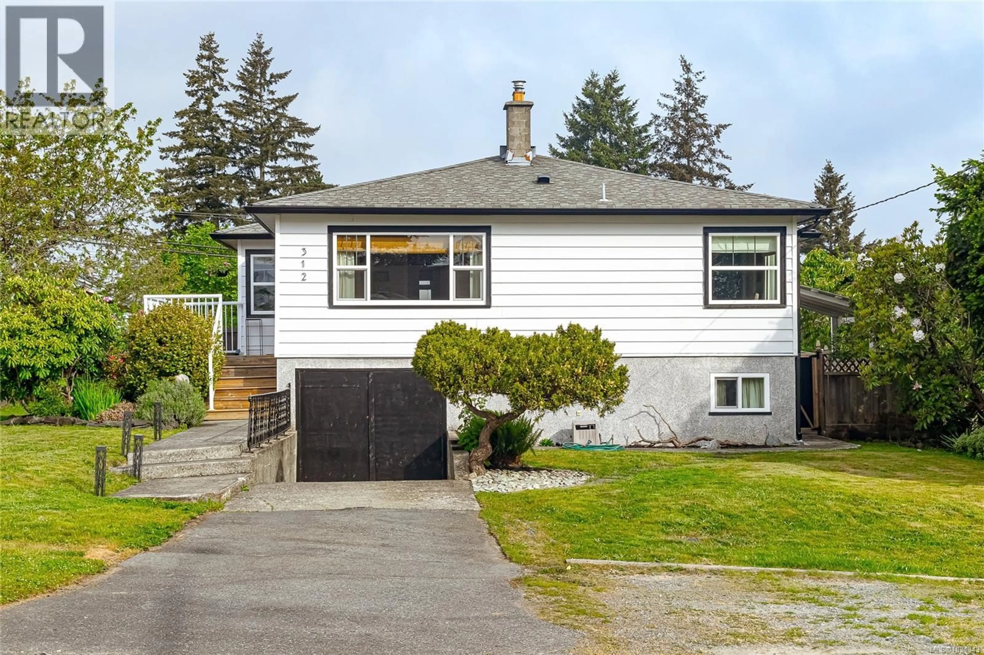 Home with vinyl exterior material, street for 312 WARREN STREET, Ladysmith British Columbia V9G1B8