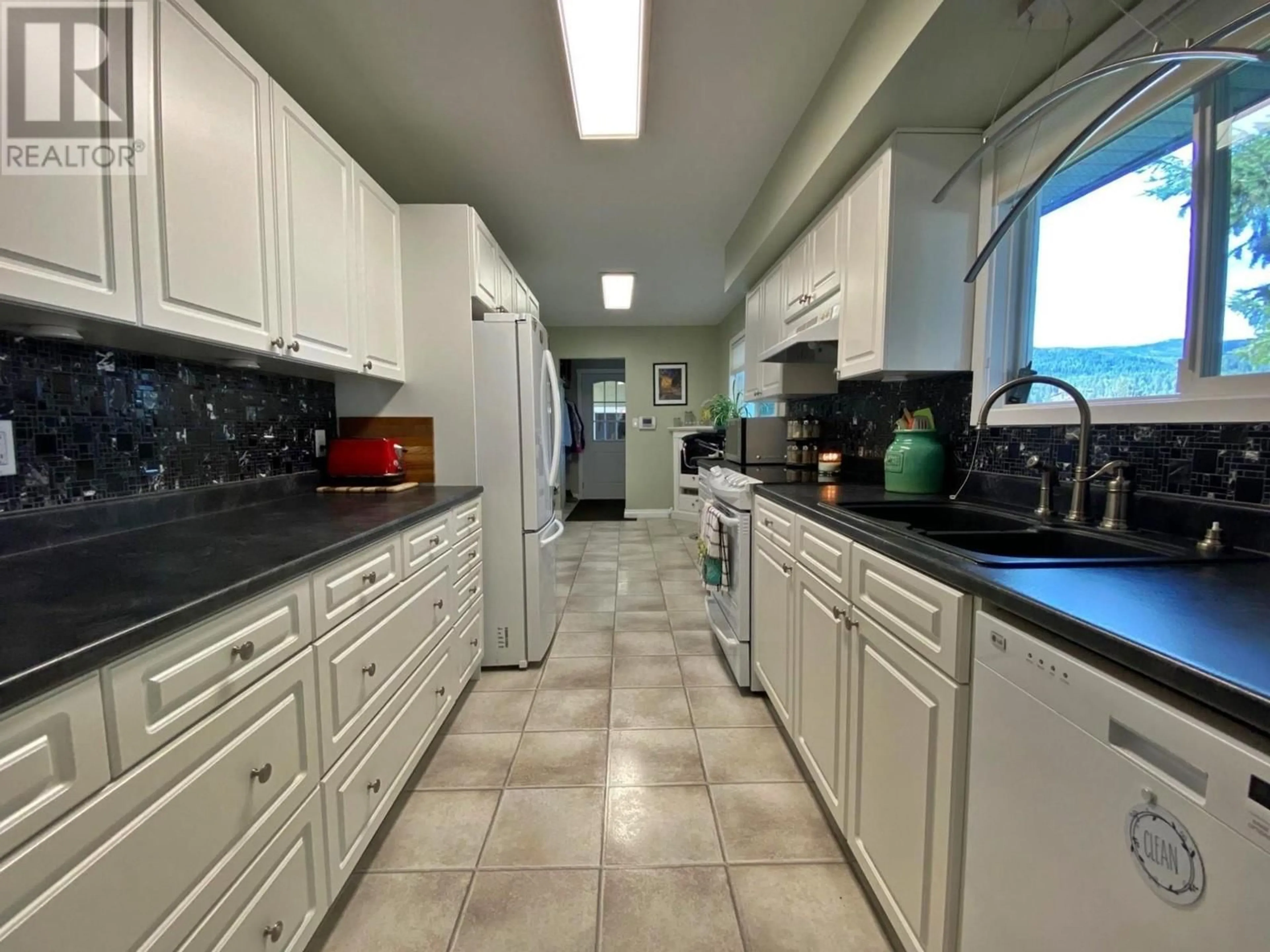 Kitchen with laundary machines, ceramic/tile floor for 371 DEEJAY ROAD, Barriere British Columbia V0E1E0