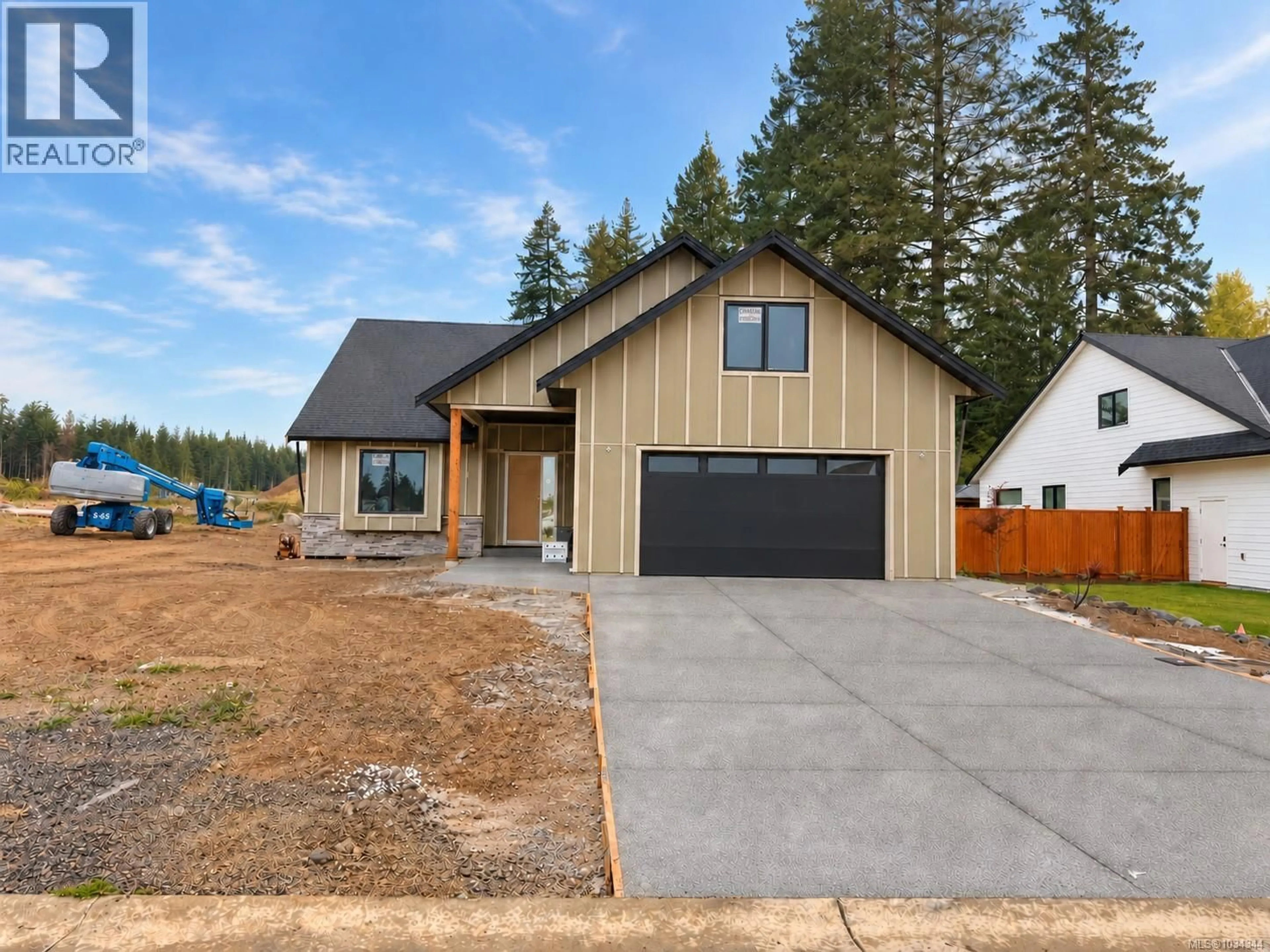 Home with vinyl exterior material, street for 804 SALAL STREET, Campbell River British Columbia V9H0G4