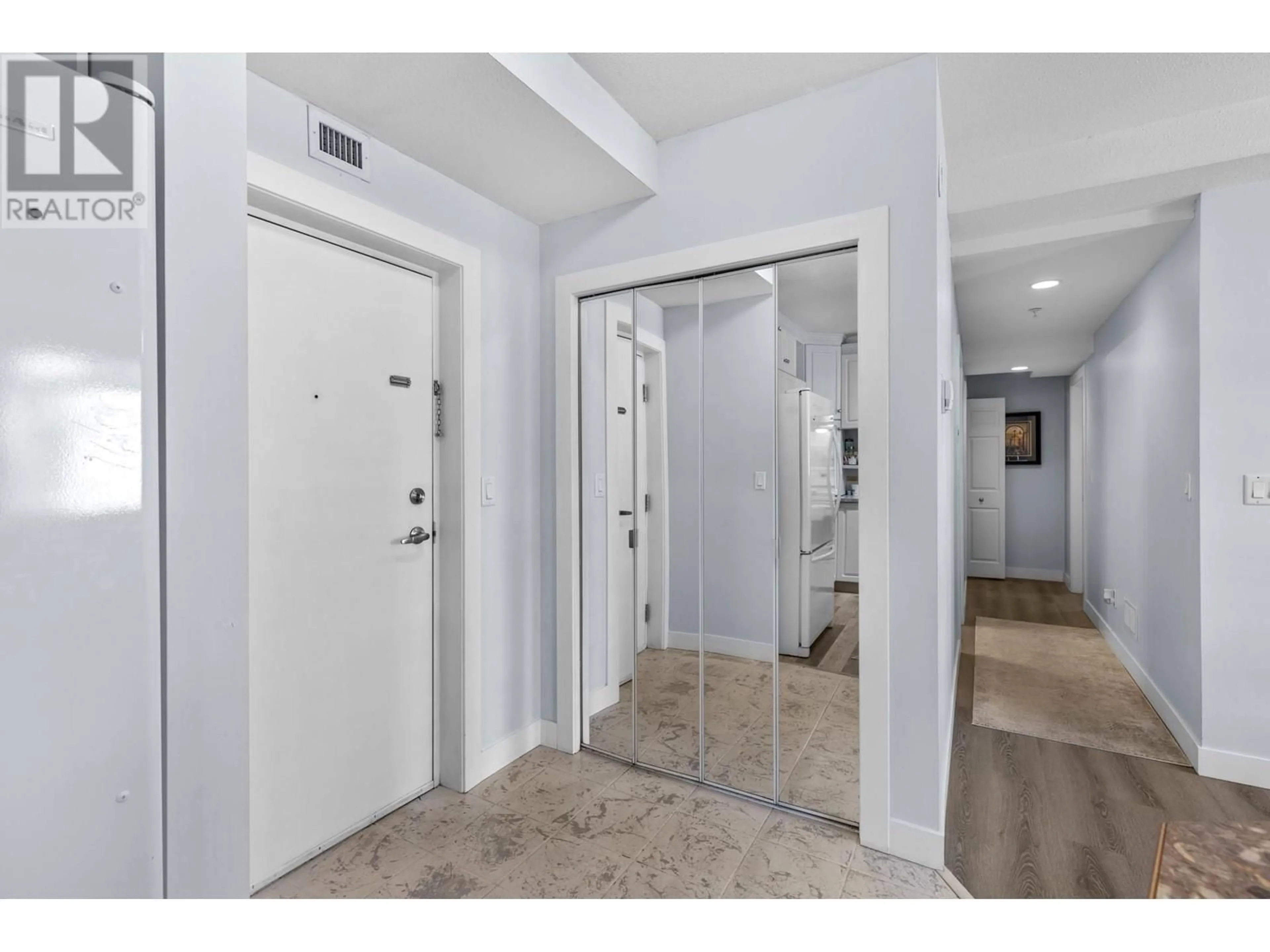 Indoor entryway for 244 - 1088 SUNSET DRIVE, Kelowna British Columbia V1Y9W1