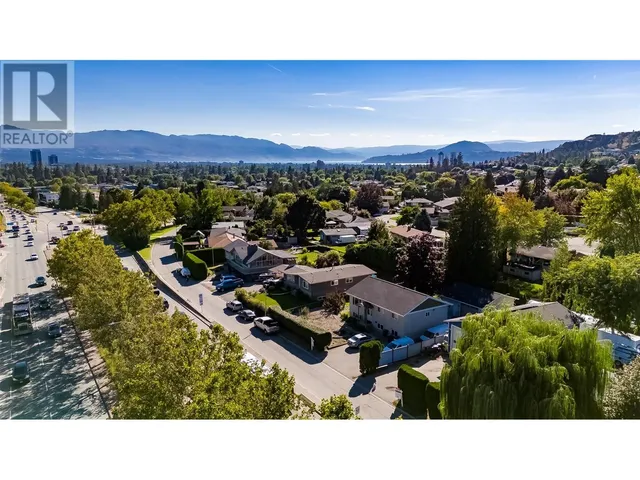 740 GLENMORE DRIVE, Kelowna 3