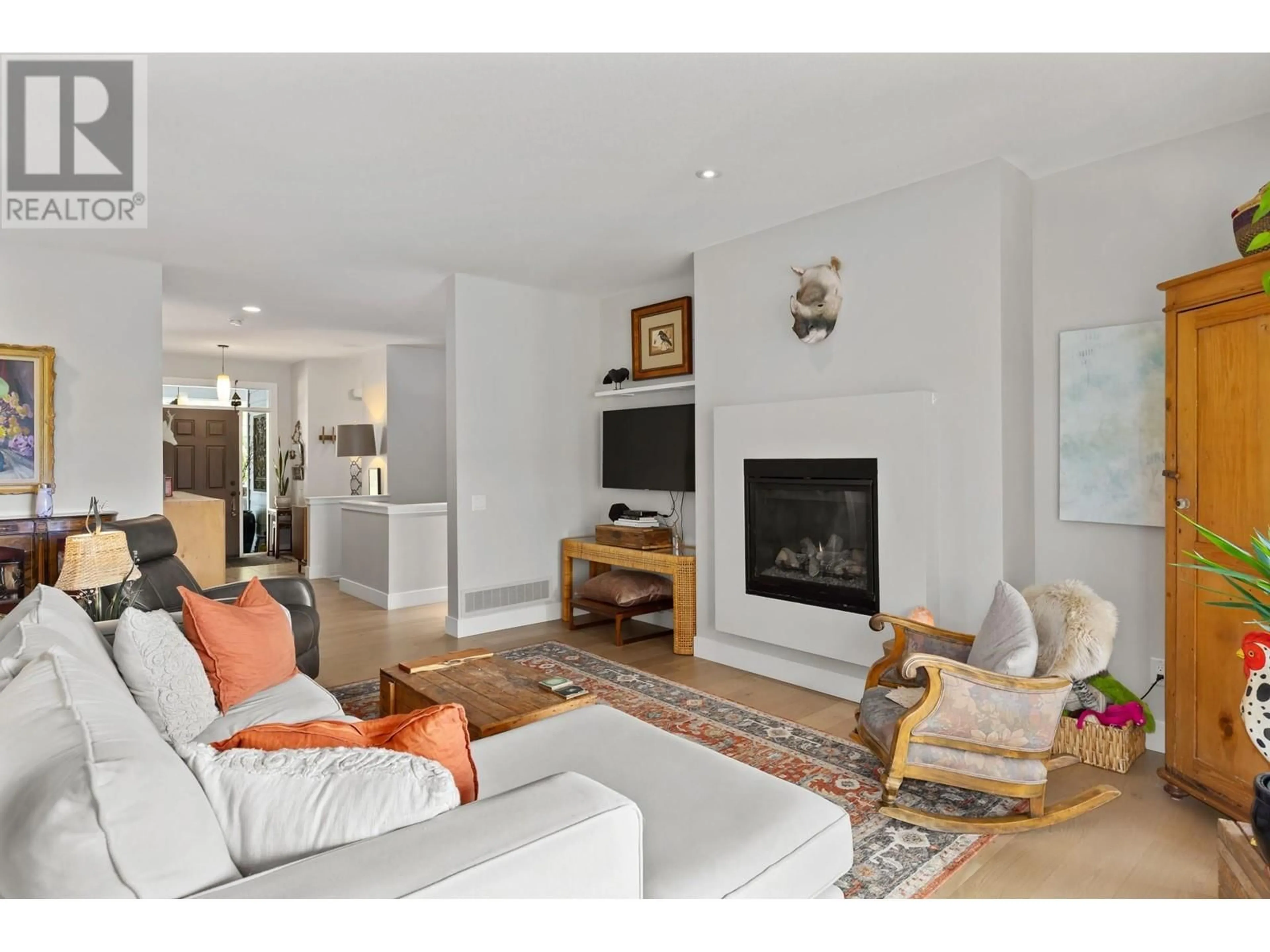 Living room with furniture, unknown for 302 UPPER CANYON DRIVE, Kelowna British Columbia V1V2Z8