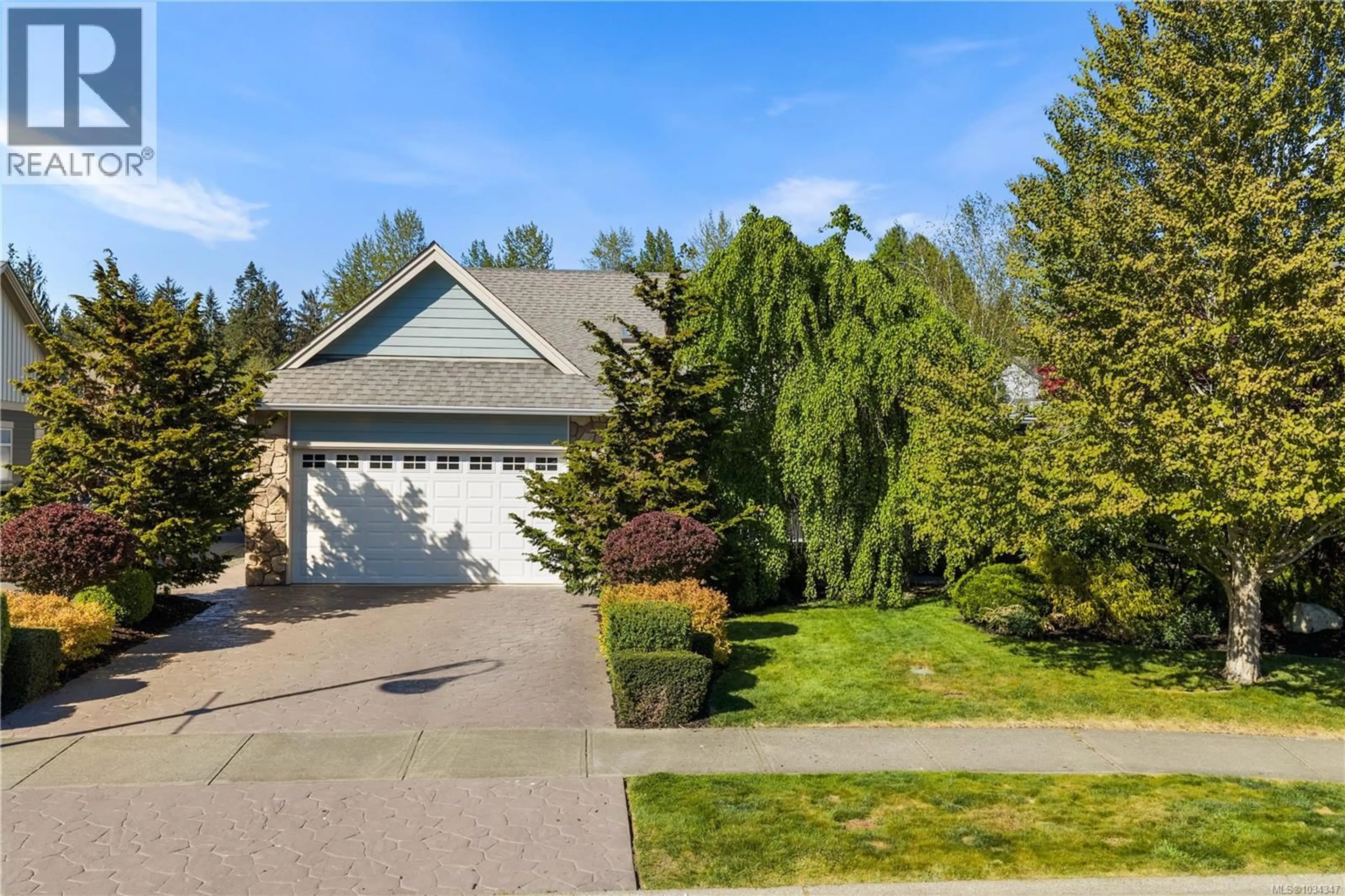 Home with vinyl exterior material, street for 940 HERITAGE MEADOW DRIVE, Campbell River British Columbia V9W8H9