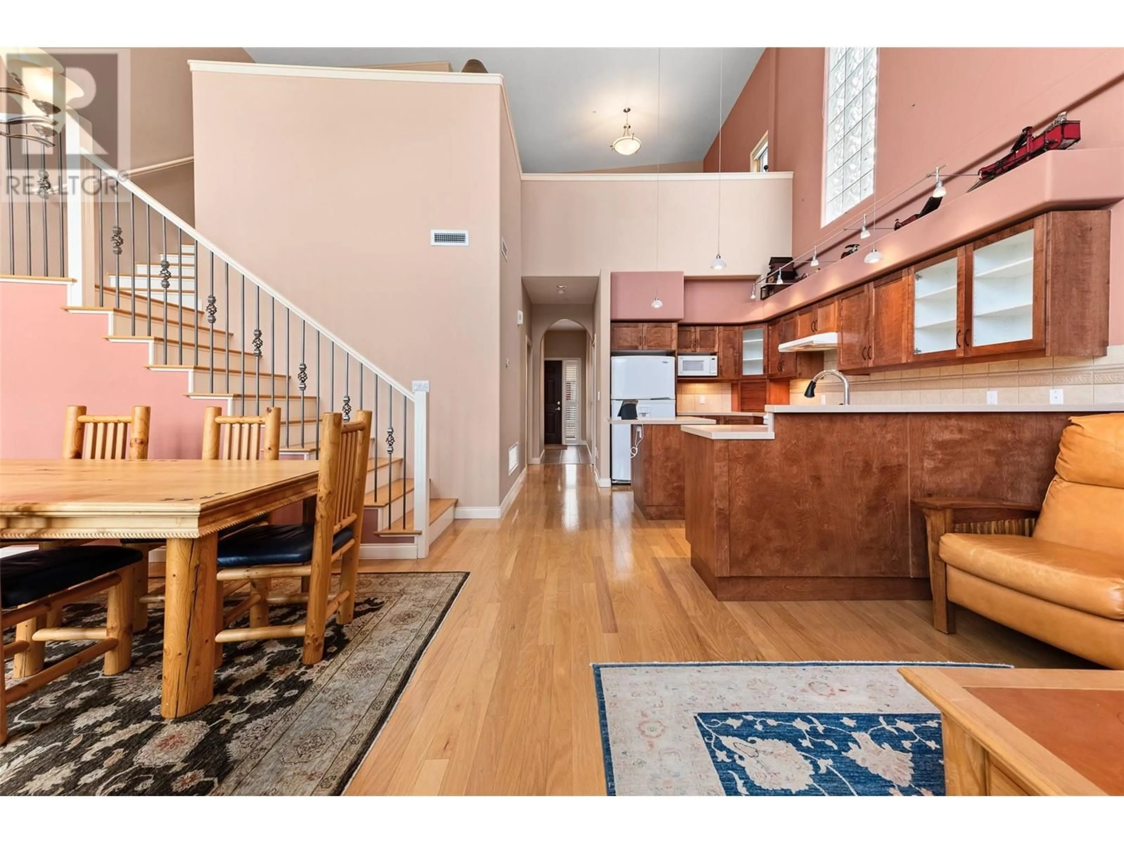 Indoor entryway for 505 - 250 MARINA WAY, Penticton British Columbia V2A1H4