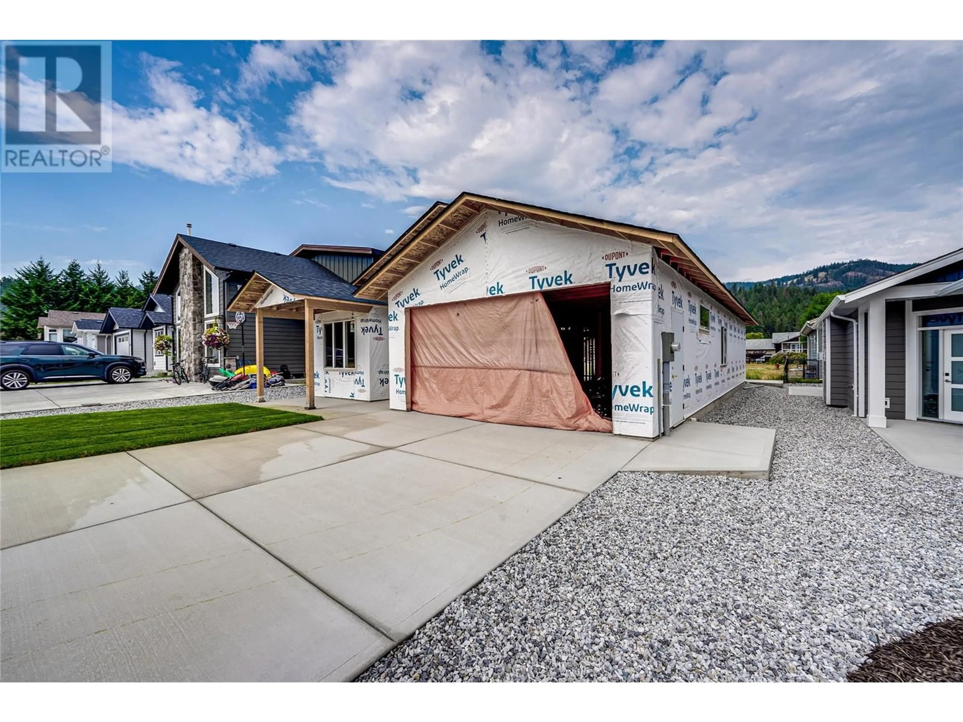 Indoor garage for 575 MEADOWLARK AVENUE, Vernon British Columbia V1H2A1