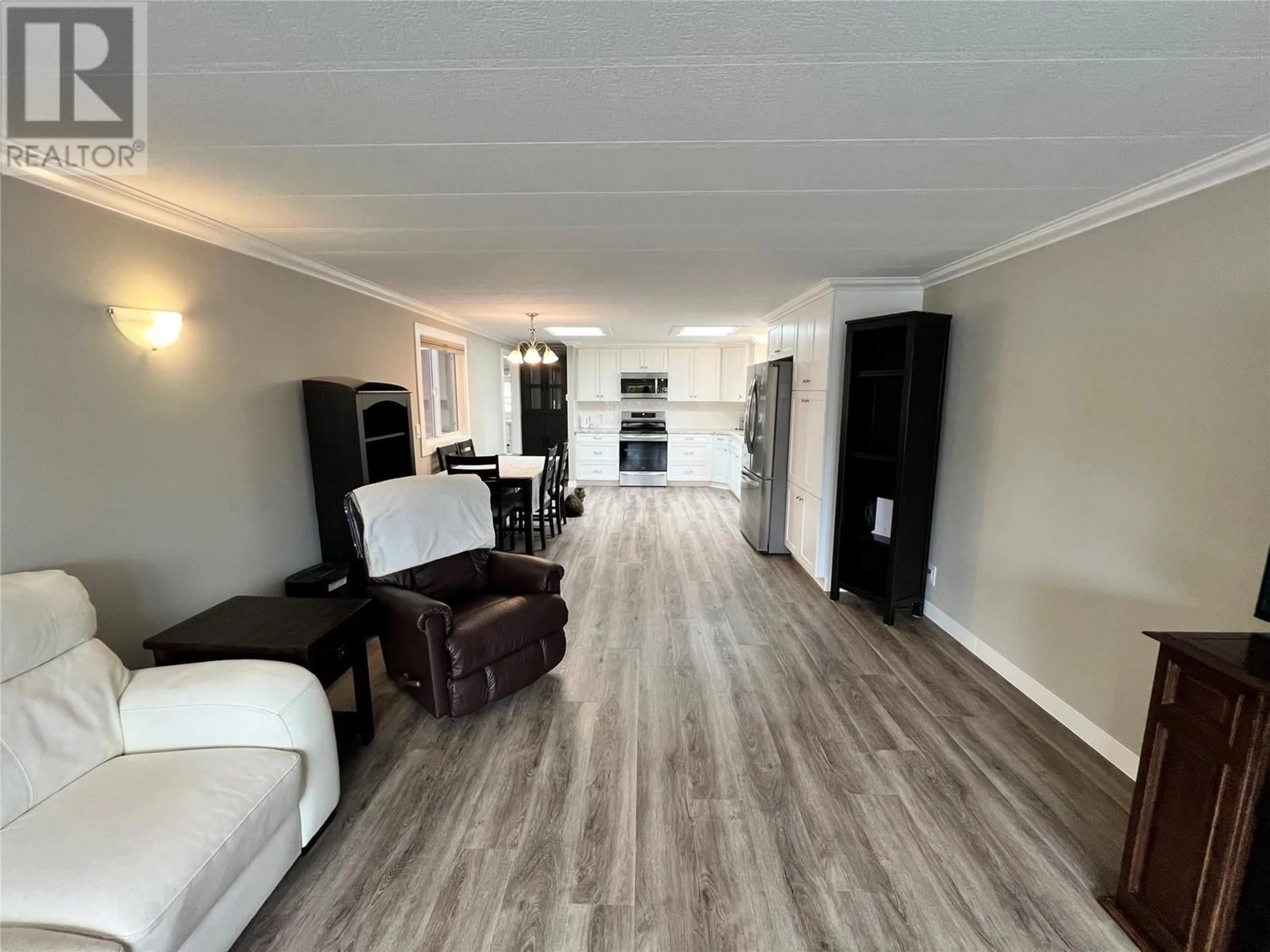 Living room with furniture, wood/laminate floor for 18 - 1302 CEDAR STREET, Okanagan Falls British Columbia V0H1R4