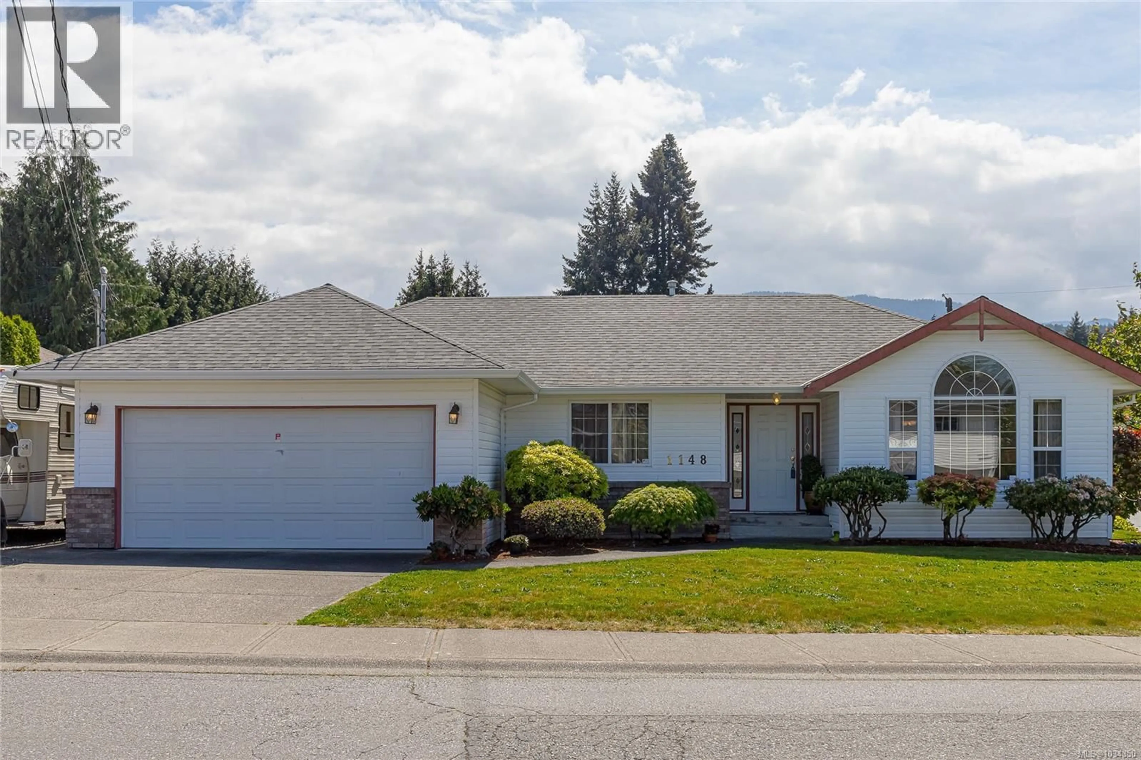 Home with vinyl exterior material, street for 1148 CLOKE ROAD, Ladysmith British Columbia V9G1P8