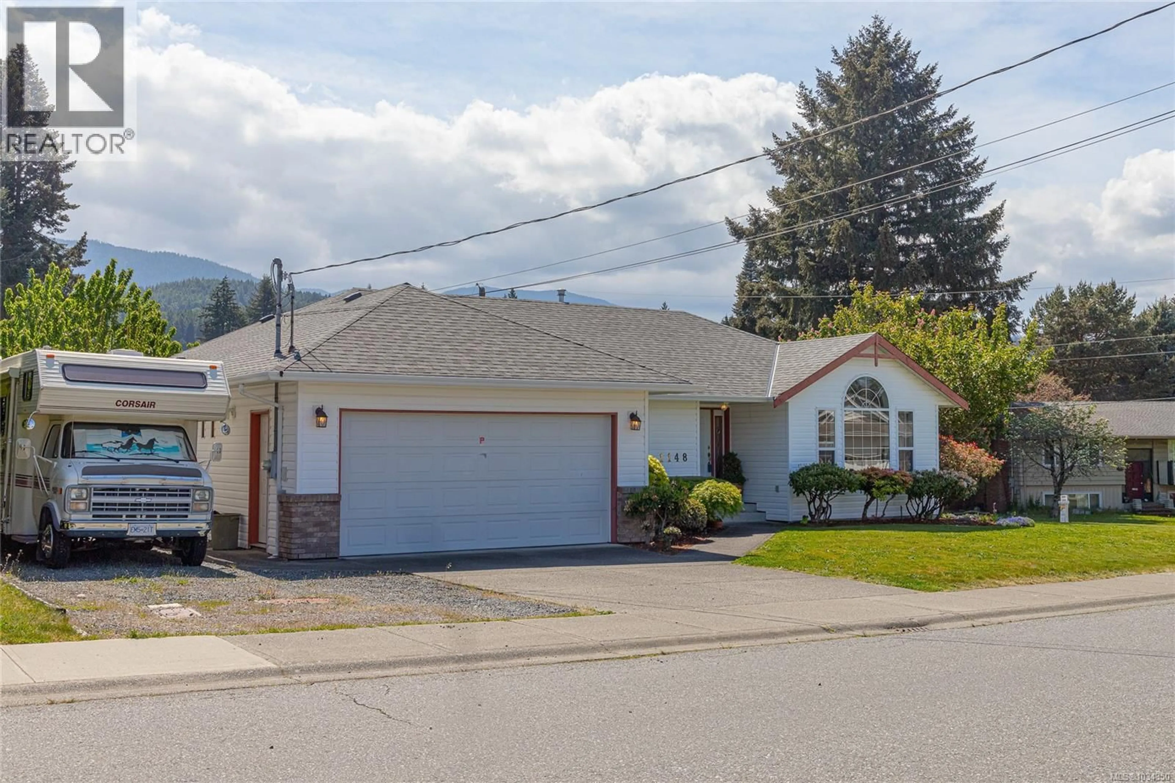 Home with vinyl exterior material, street for 1148 CLOKE ROAD, Ladysmith British Columbia V9G1P8