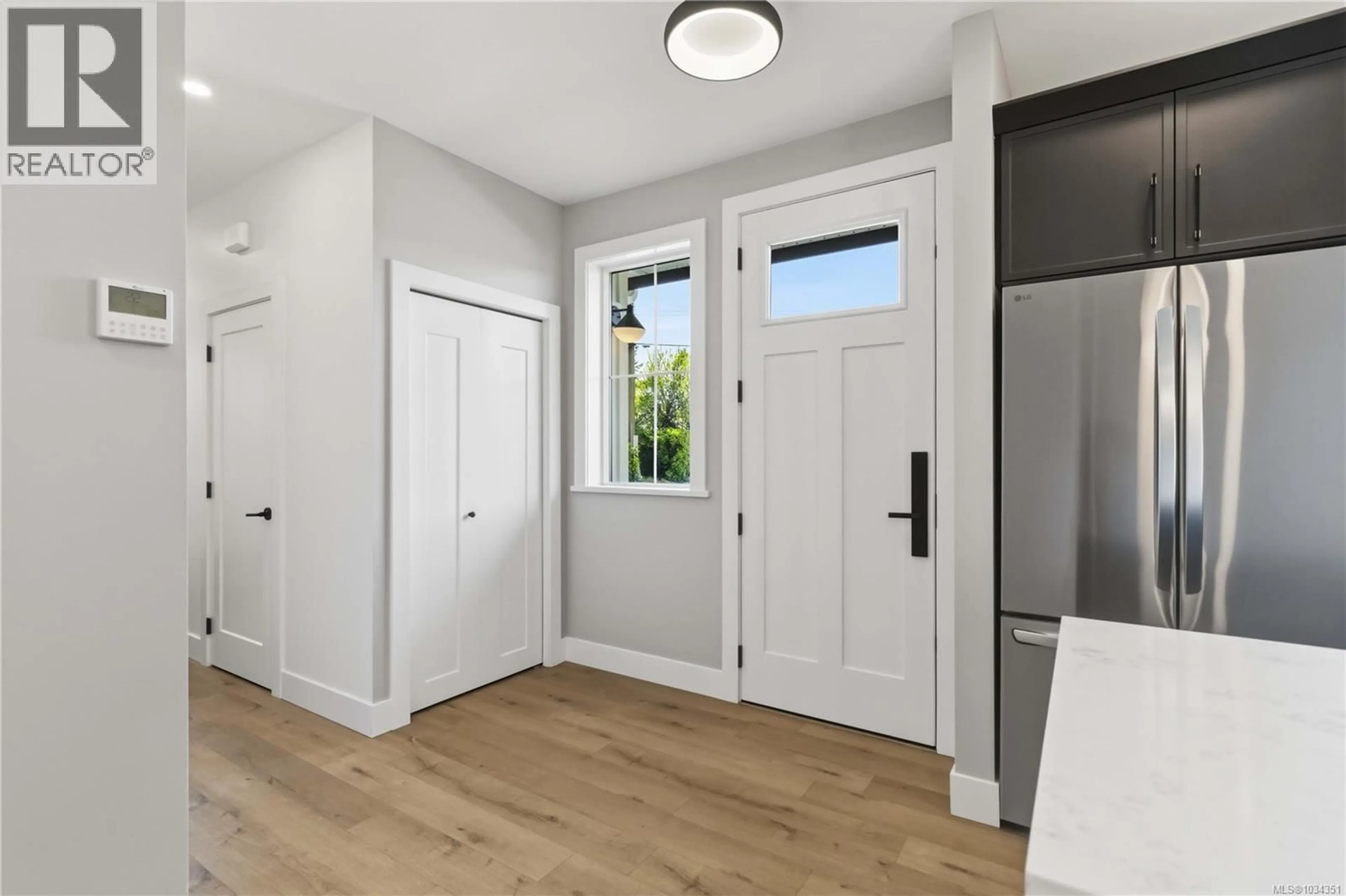 Indoor entryway for 1 - 2312 ORCHARD AVENUE, Sidney British Columbia V8L1T6