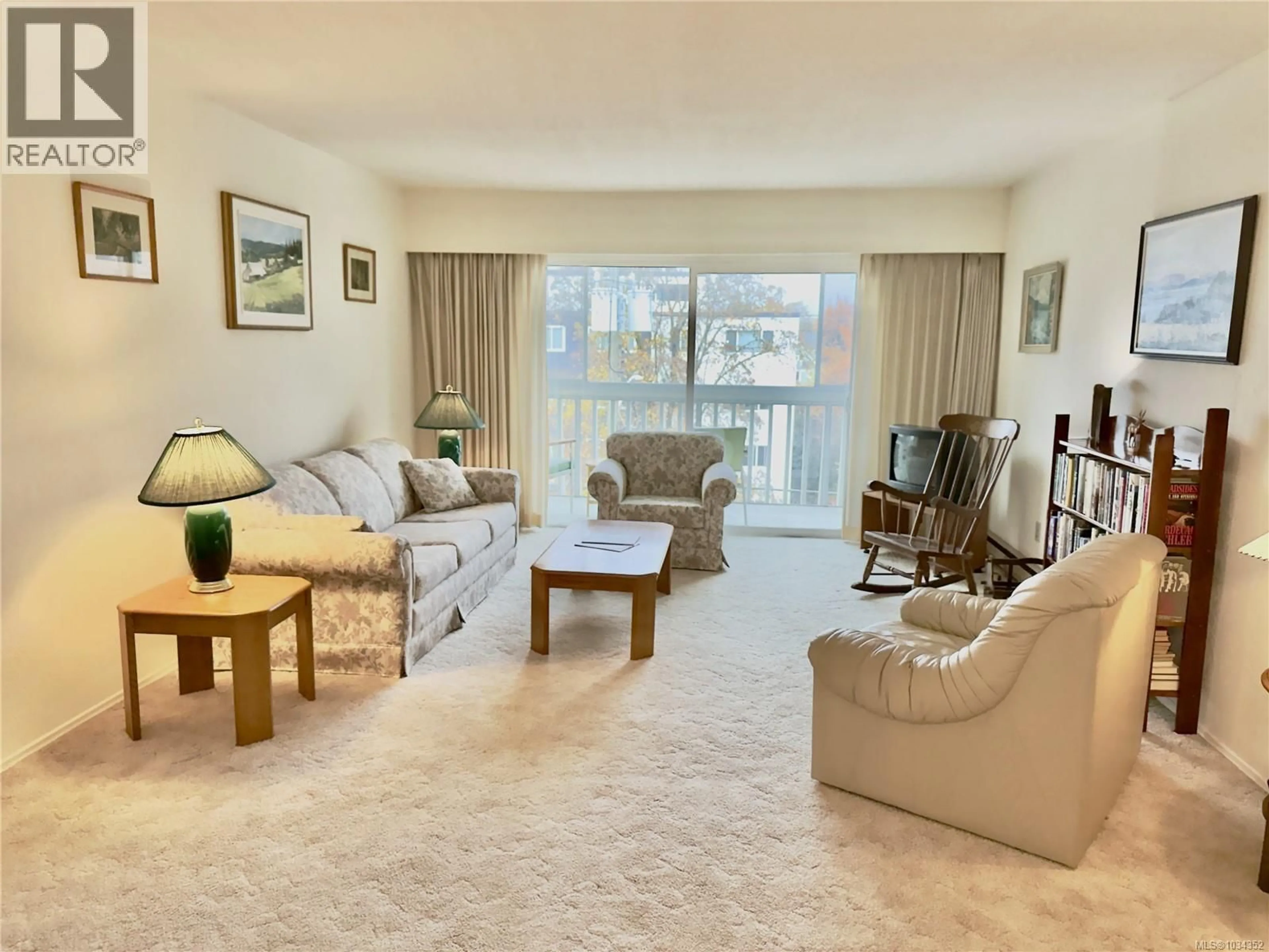 Living room with furniture, unknown for 403 - 1115 ROCKLAND AVENUE, Victoria British Columbia V8V3H8