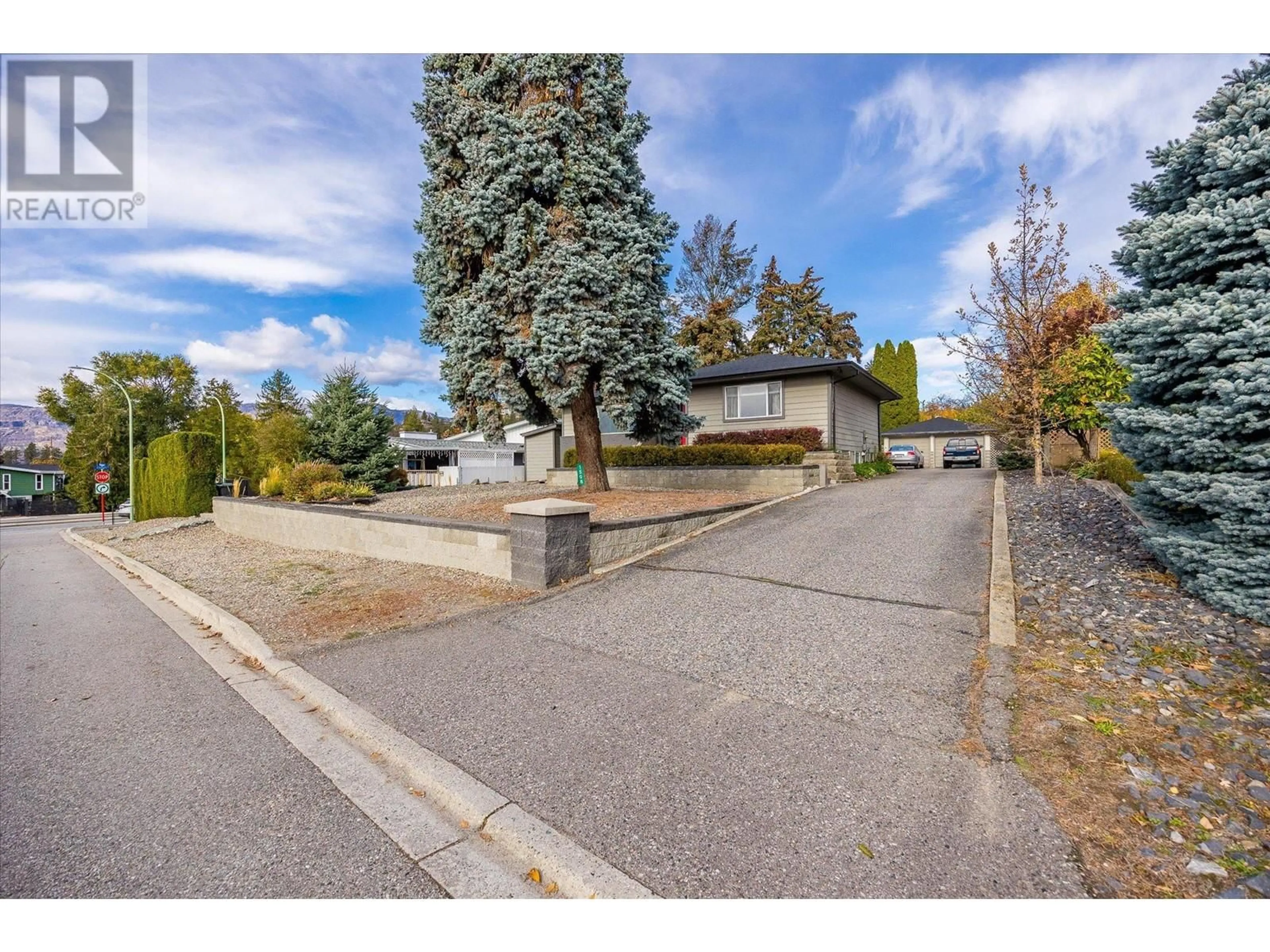 A pic from outside/outdoor area/front of a property/back of a property/a pic from drone, street for 1508 PINEHURST CRESCENT, Kelowna British Columbia V1Y4H9