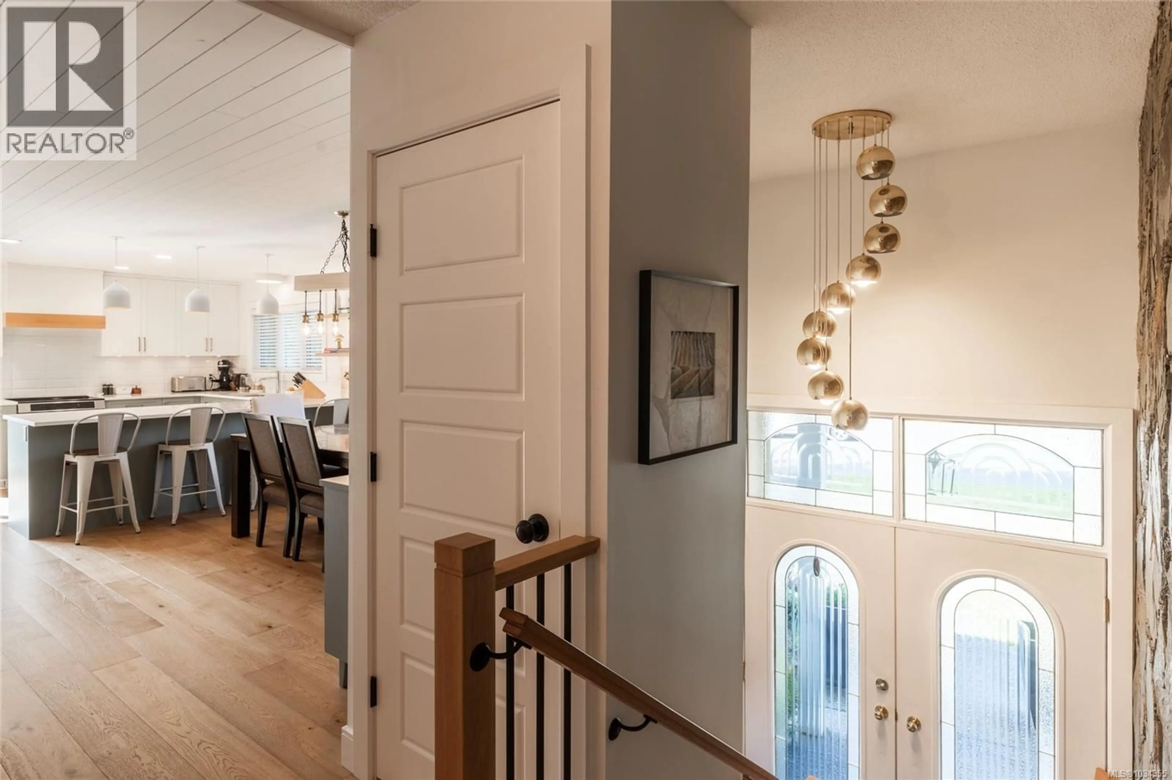 Indoor entryway for 2294 GREENLANDS ROAD, Saanich British Columbia V8N4T4