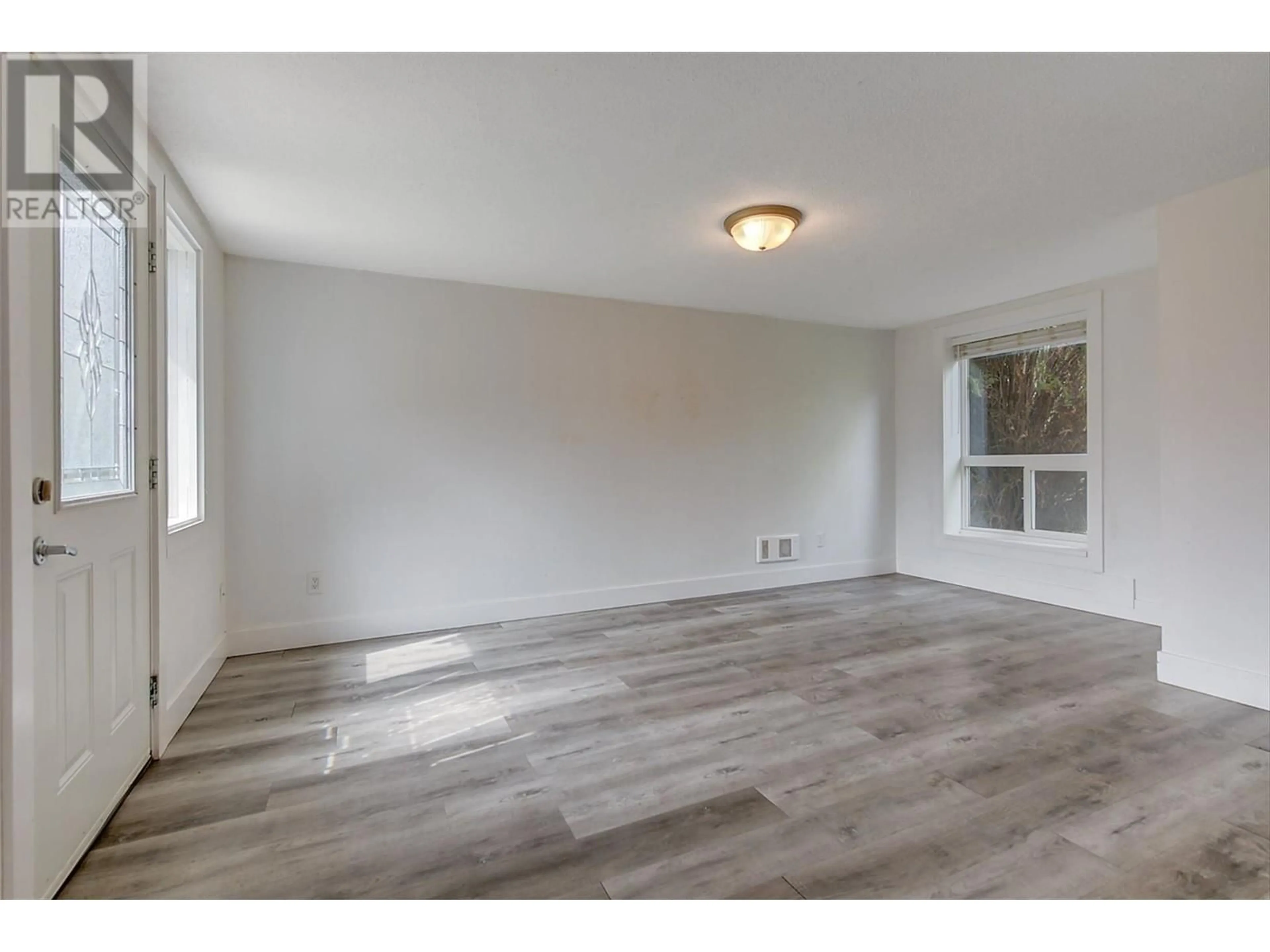 A pic of a room for 1 - 1291 BERNARD AVENUE, Kelowna British Columbia V1Y6R3
