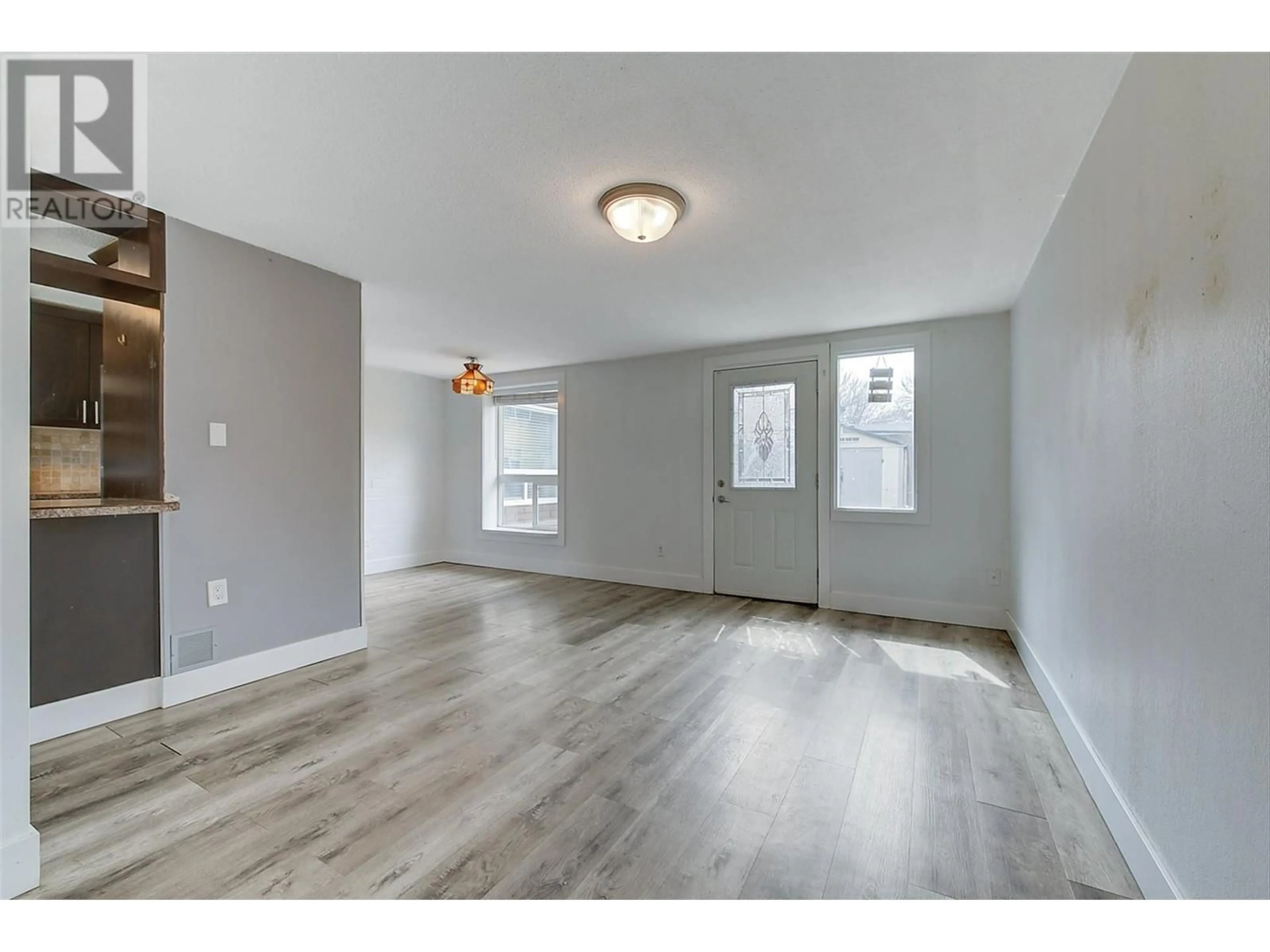 A pic of a room for 1 - 1291 BERNARD AVENUE, Kelowna British Columbia V1Y6R3