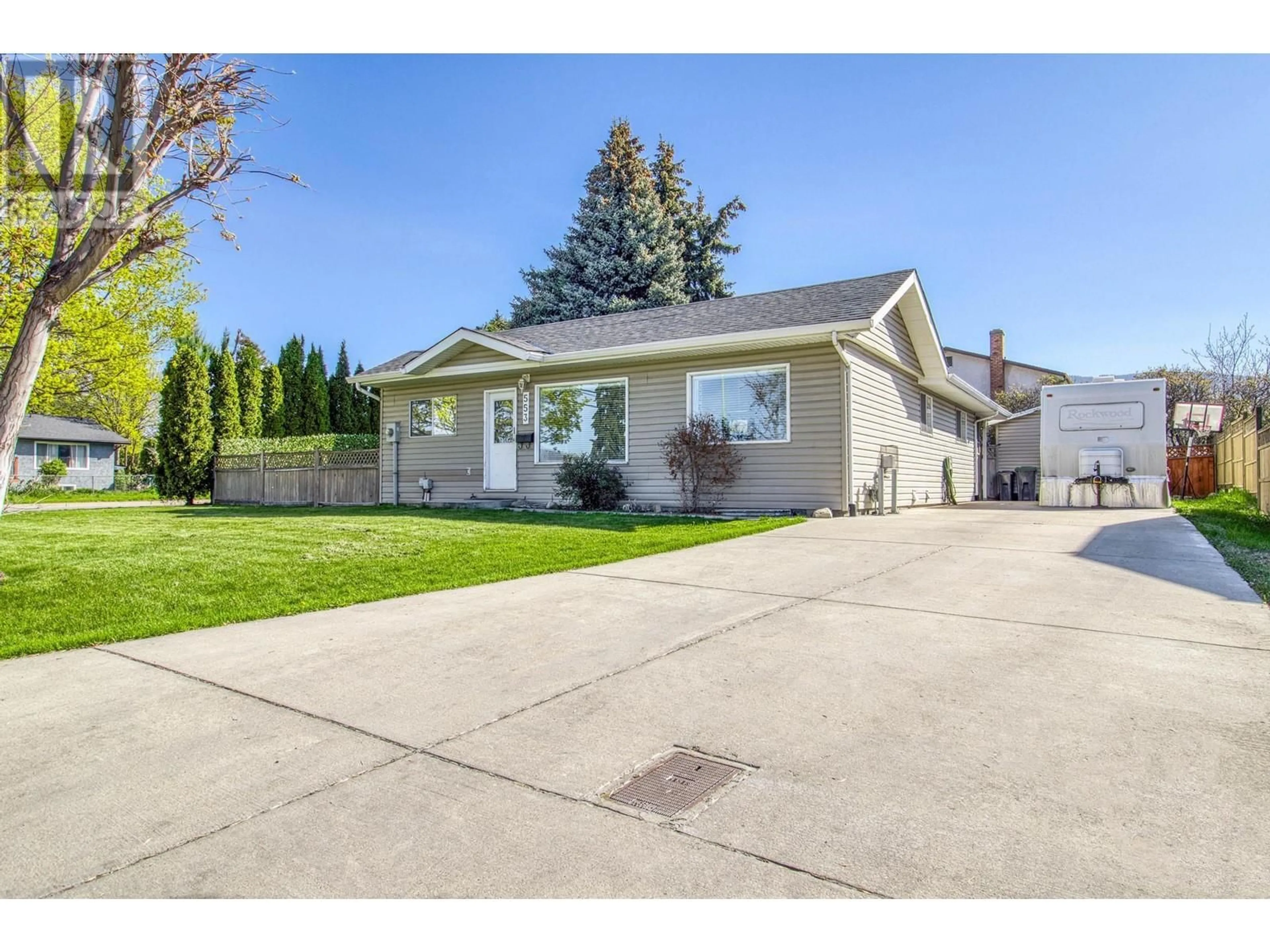 Home with vinyl exterior material, street for 553 ALL STAR COURT, Kelowna British Columbia V1X5N7