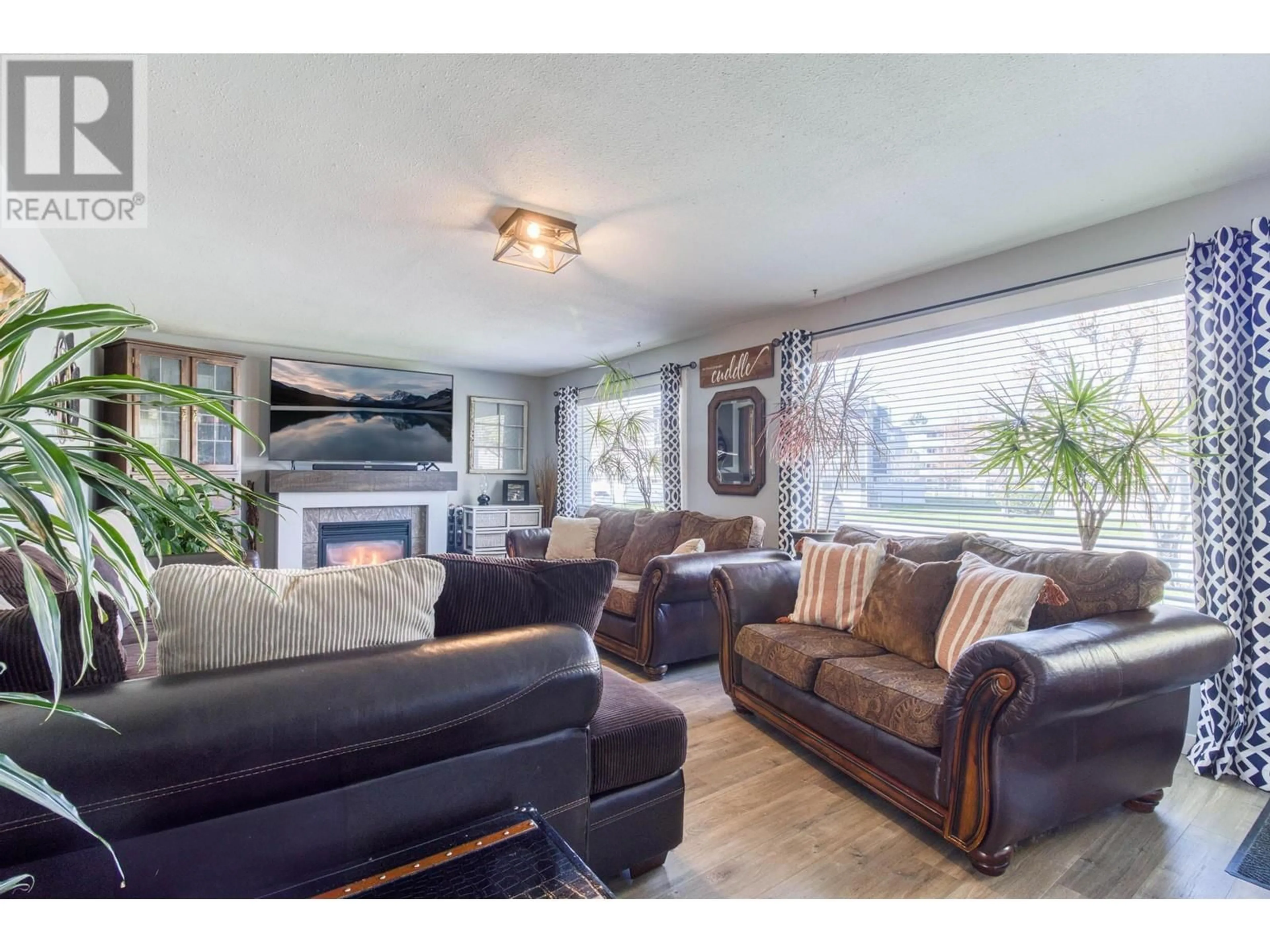 Living room with furniture, wood/laminate floor for 553 ALL STAR COURT, Kelowna British Columbia V1X5N7