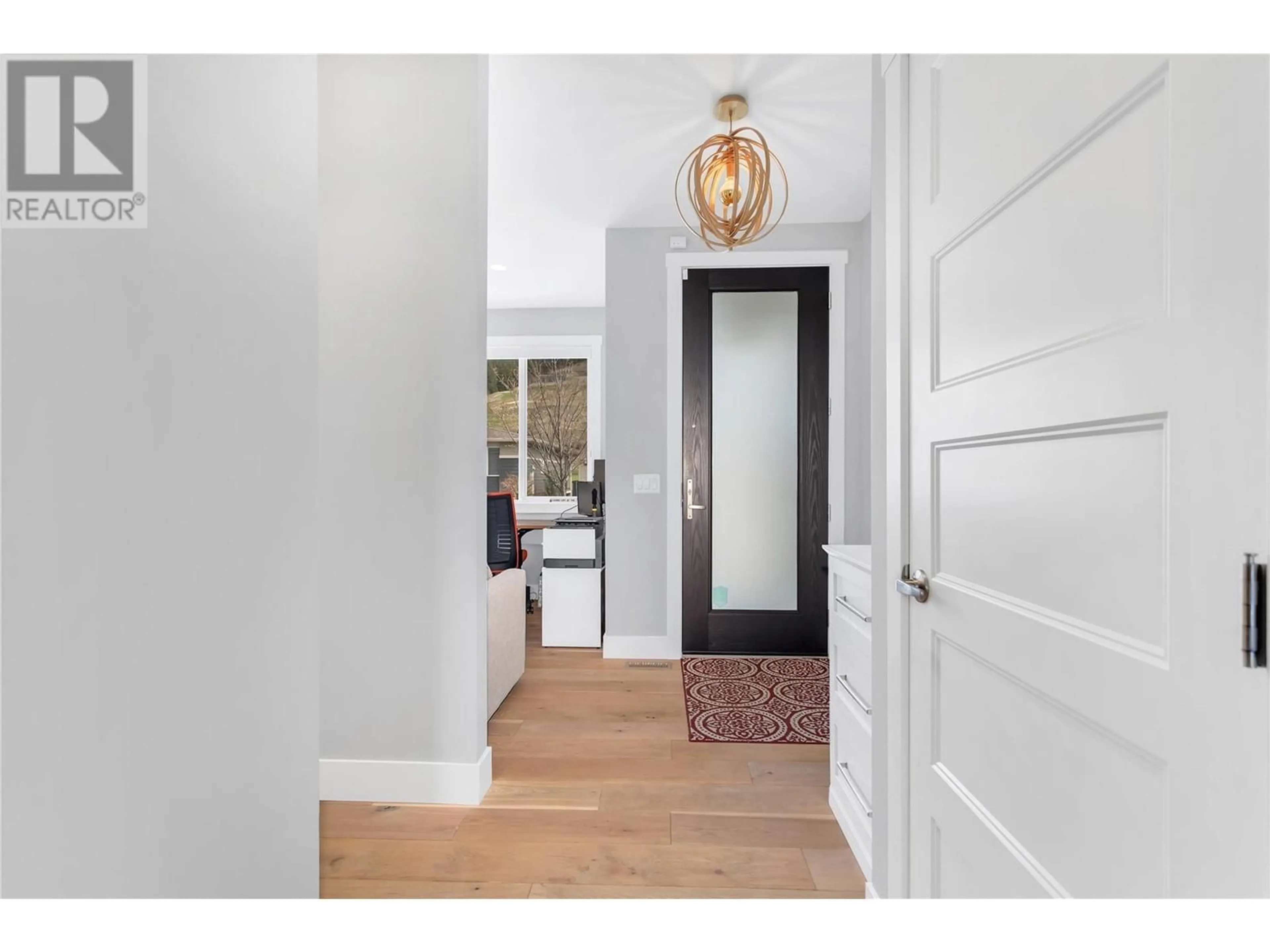 Indoor entryway for 1688 TOWER RANCH DRIVE, Kelowna British Columbia V1P1T2